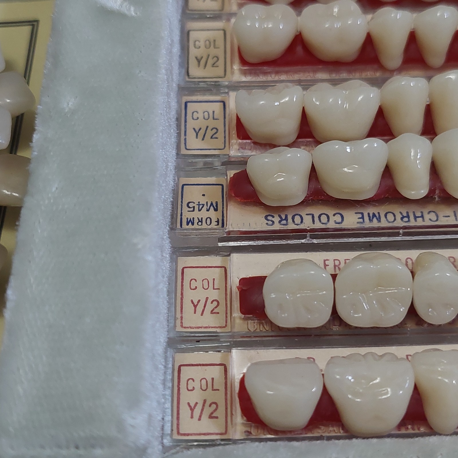 VTG 50s UNIVERSAL DENTAL CO PA EXPERIMENTAL KIT FIVE PHASE ANTERIORS VERI-CHROME