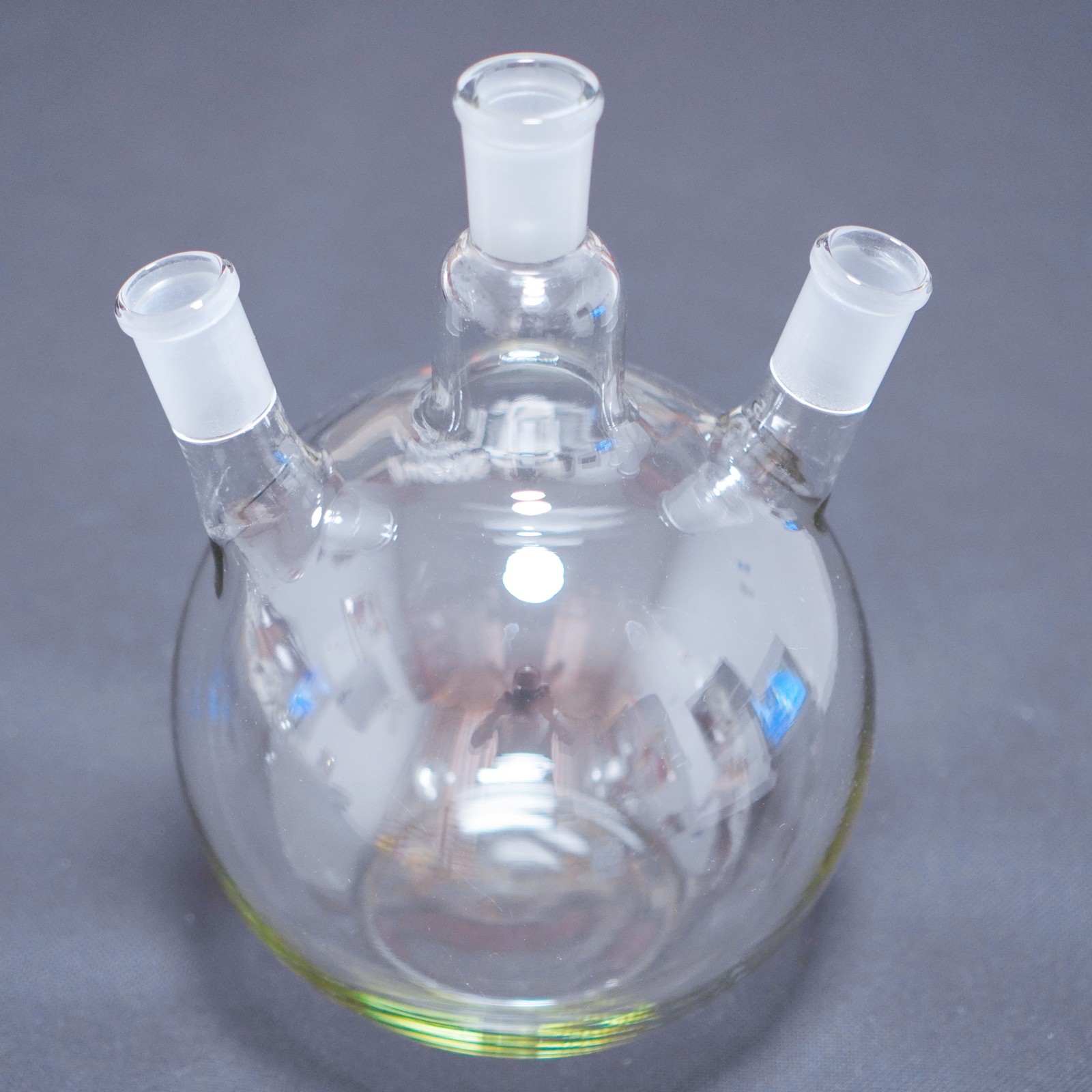 Laboratory glass flat bottom boiling flask 3-neck 24/40 joints 3000 ml, 2000 ml