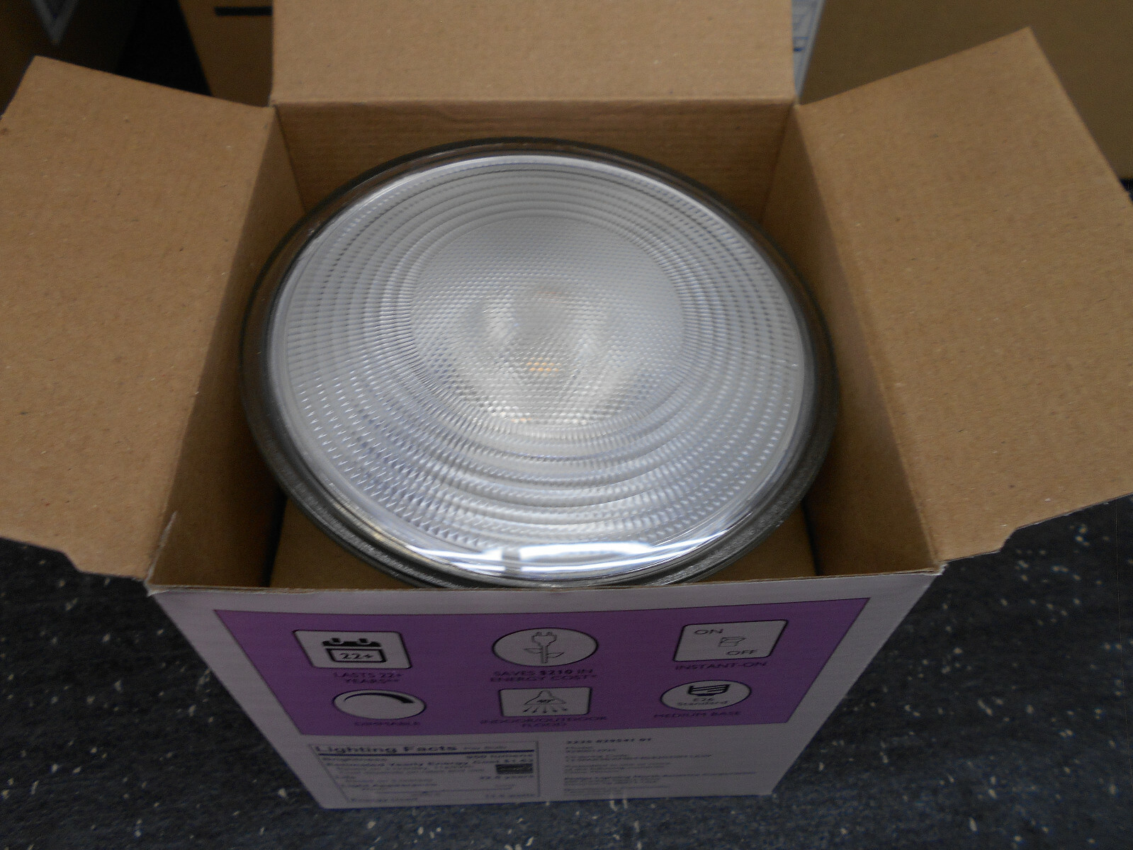 BOX OF 3 PHILIPS 467795 13.5W 950 LUMENS LED INDOOR/OUTDOOR LAMP BULBS