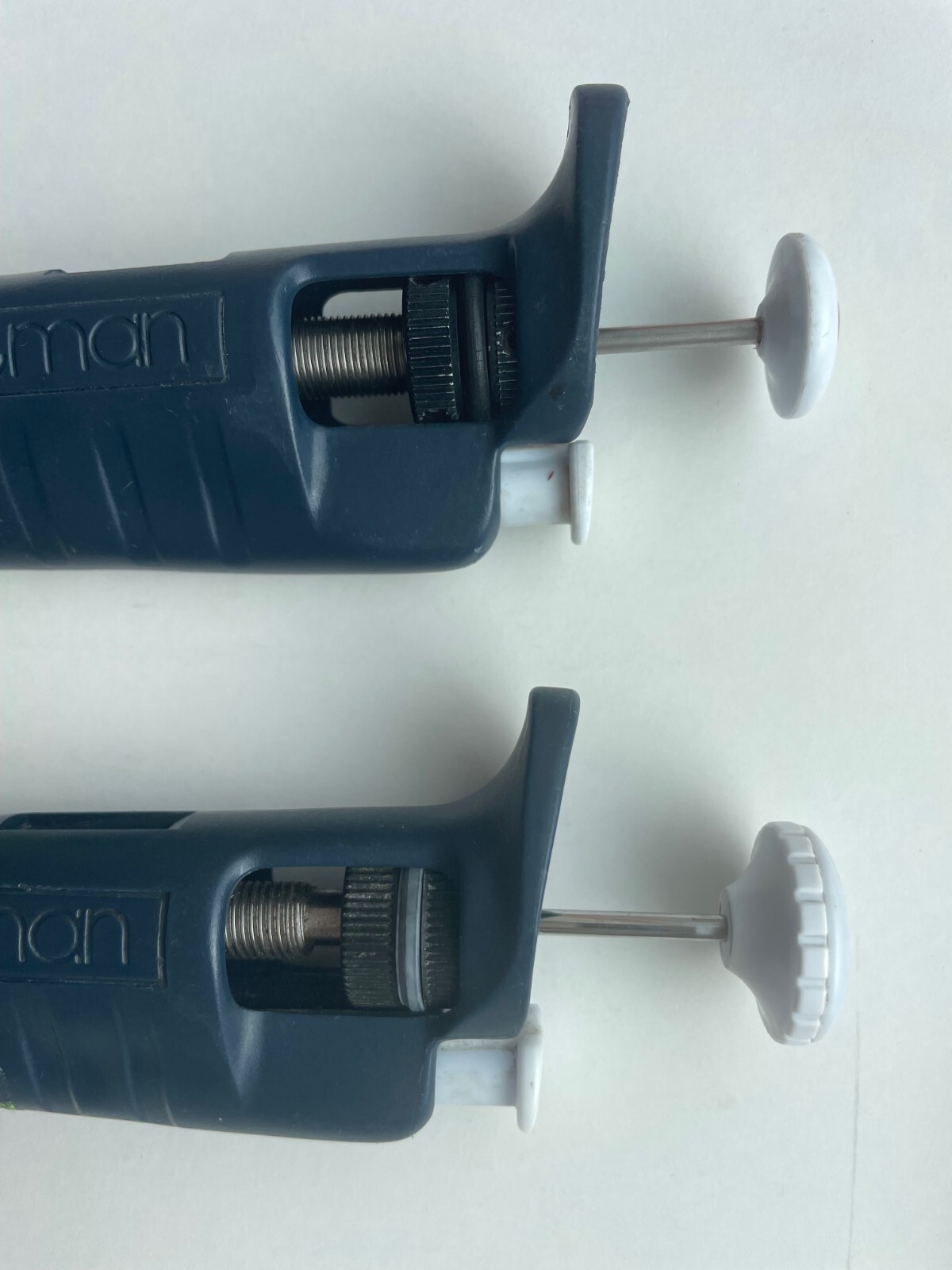 2 Gilson Pipetman P1000 & P20 Plunger Single Channel Pipette Medical France