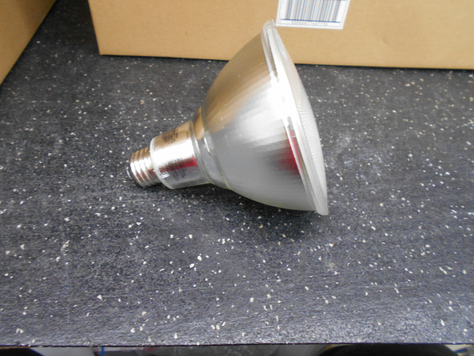 BOX OF 3 PHILIPS 467795 13.5W 950 LUMENS LED INDOOR/OUTDOOR LAMP BULBS