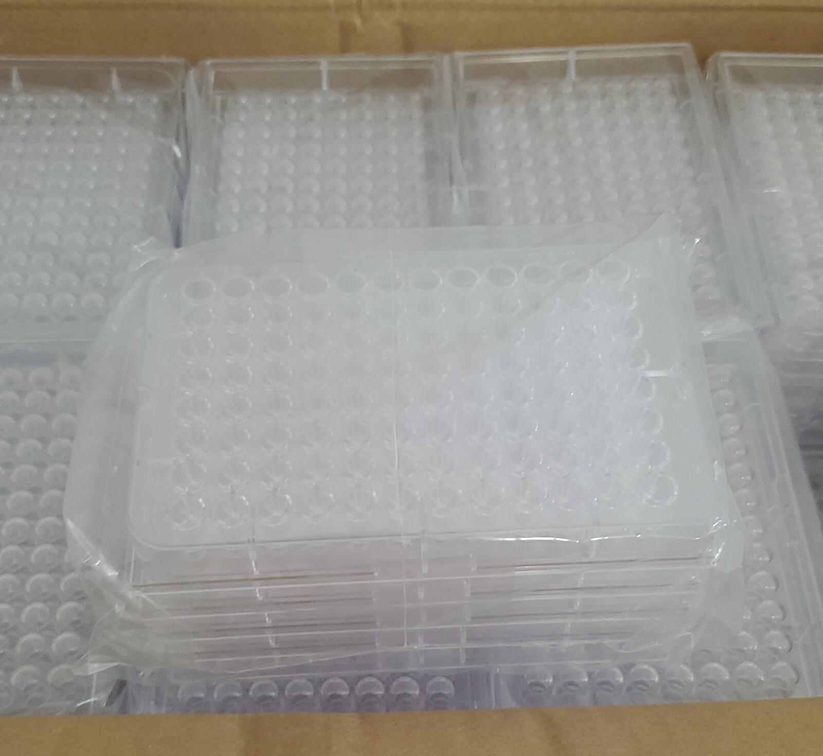*NEW IN FACTORY BOX* BOX OF 100 Perkin Elmer CMG-555-1 Low Well Plates +Warranty