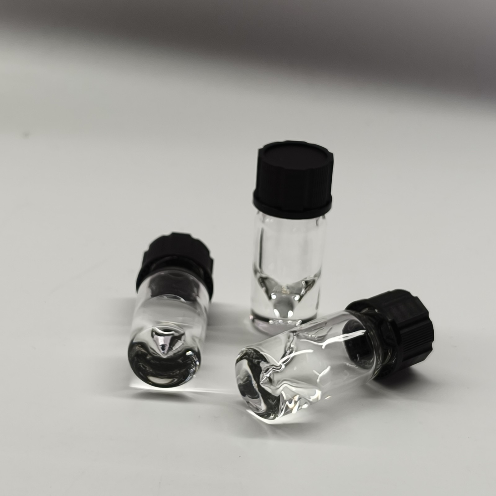 3mL Clear Borosilicate Glass Vial V-Shape with Solid Cap, Pack of 100 Vials Lab