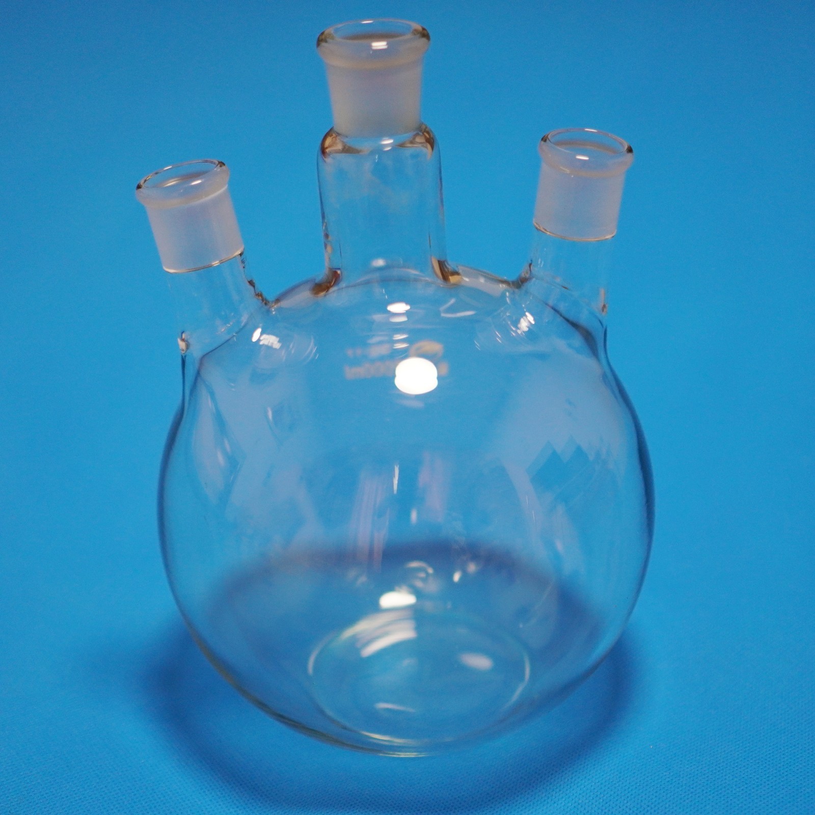 Laboratory glass flat bottom boiling flask 3-neck 24/40 joints 3000 ml, 2000 ml