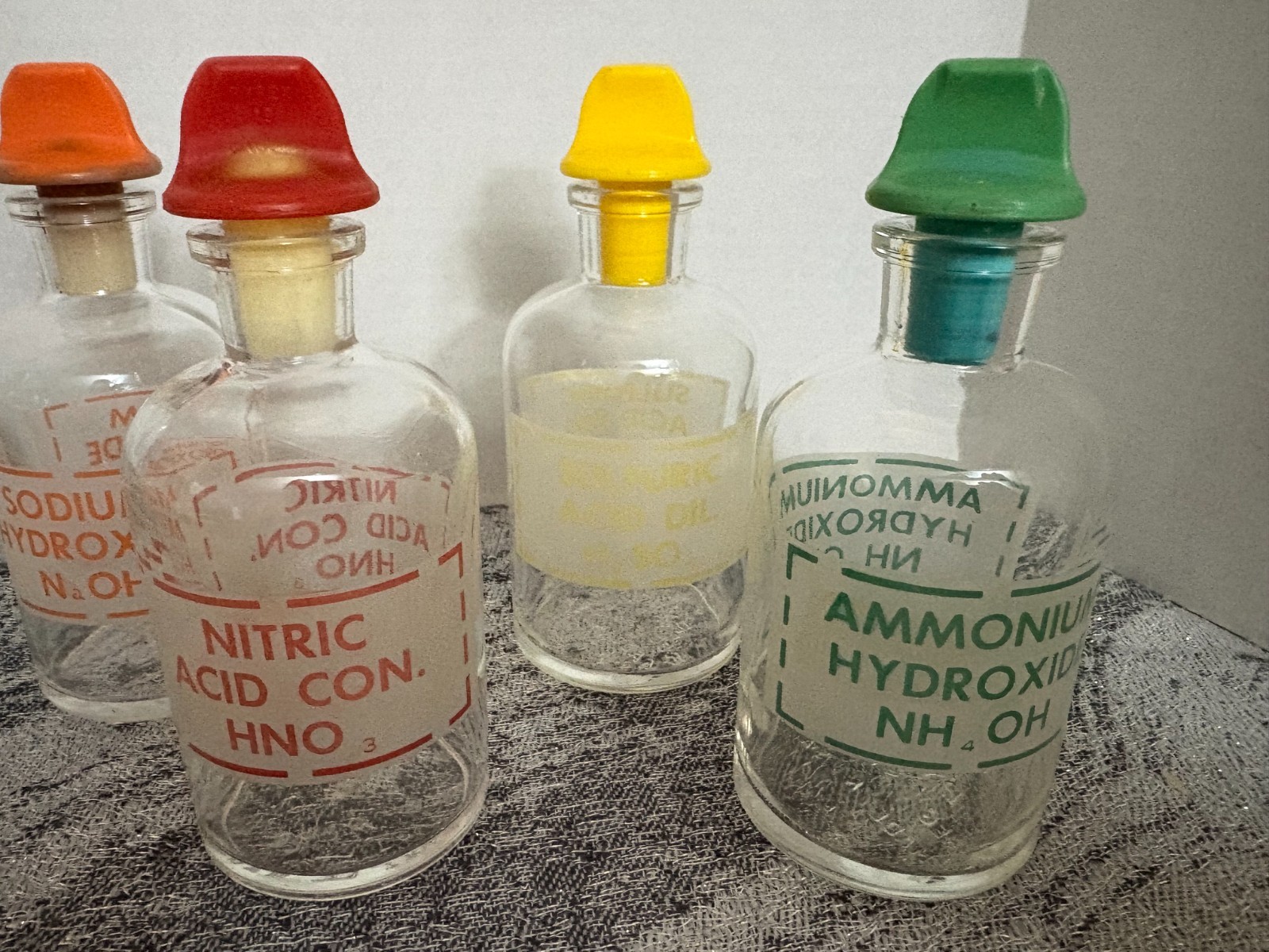 6 – Pyrex 250mL Narrow Mouth Reagent Bottles – Etched Names – Acids/Bases