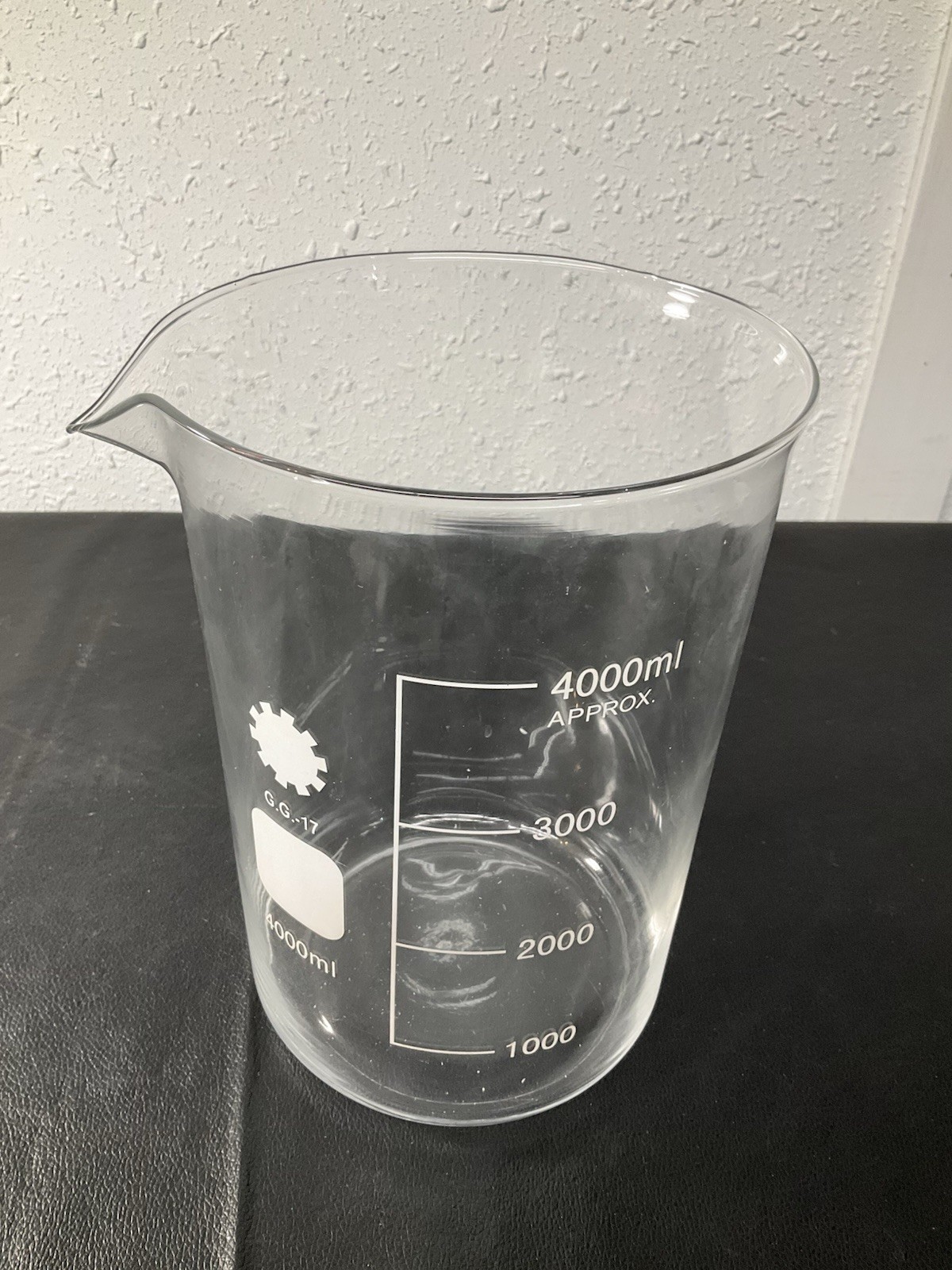 Brand New – Unopened – Unbranded Scientific Glass Beaker GG17 4000ml