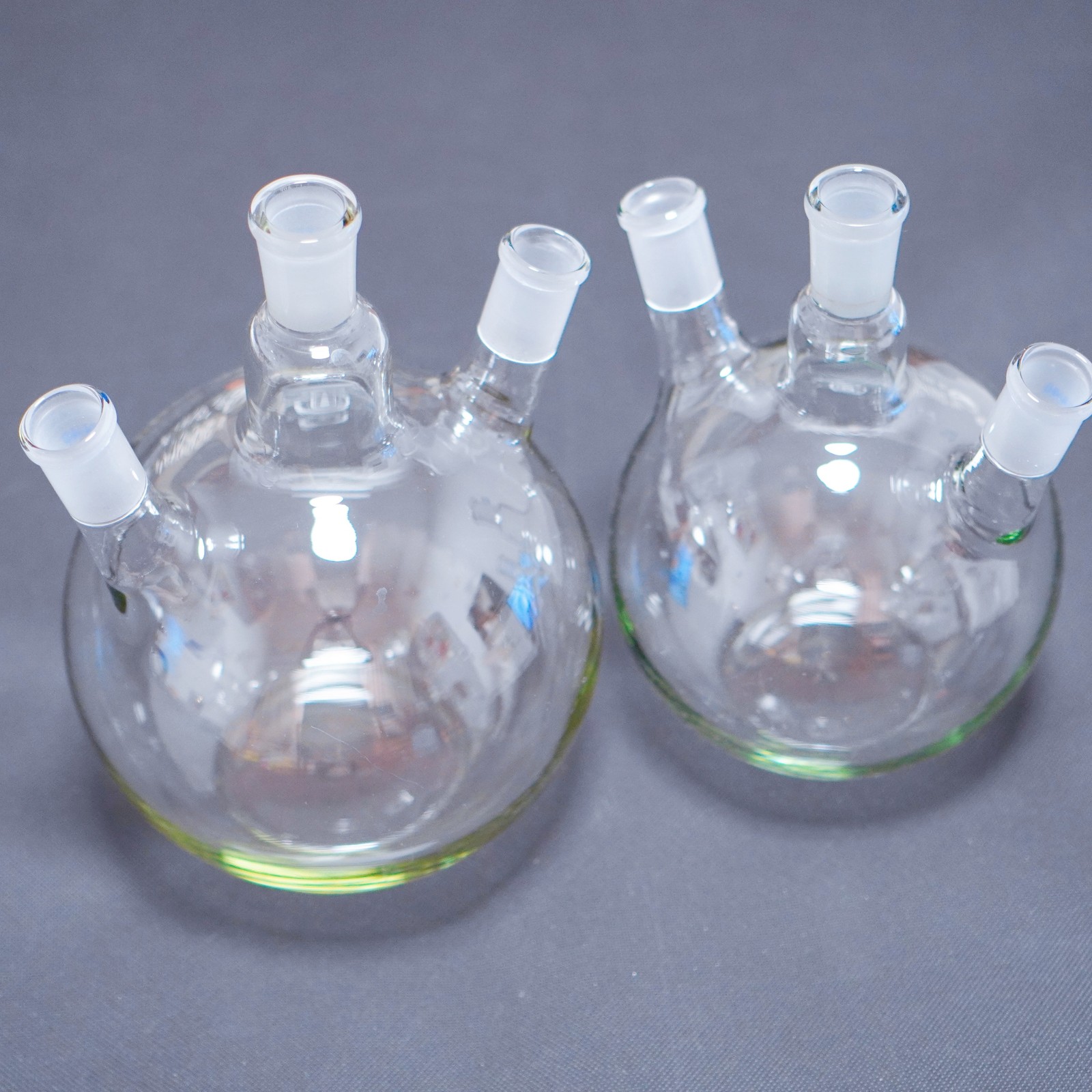 Laboratory glass flat bottom boiling flask 3-neck 24/40 joints 3000 ml, 2000 ml