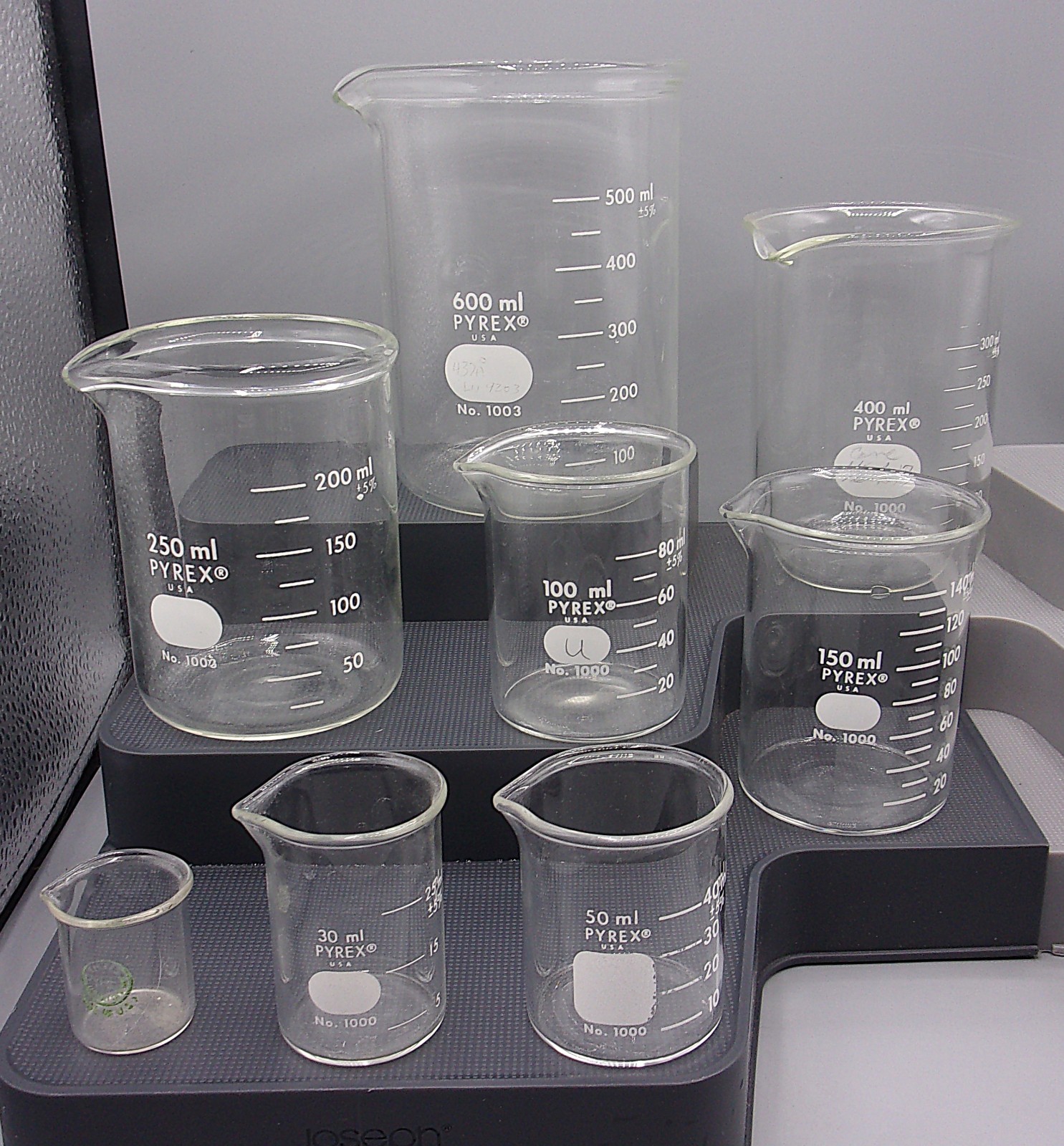 8 pc Pyrex Lab Beaker Lot Mixed Sizes 10mL-600mL Graduated Glass Set