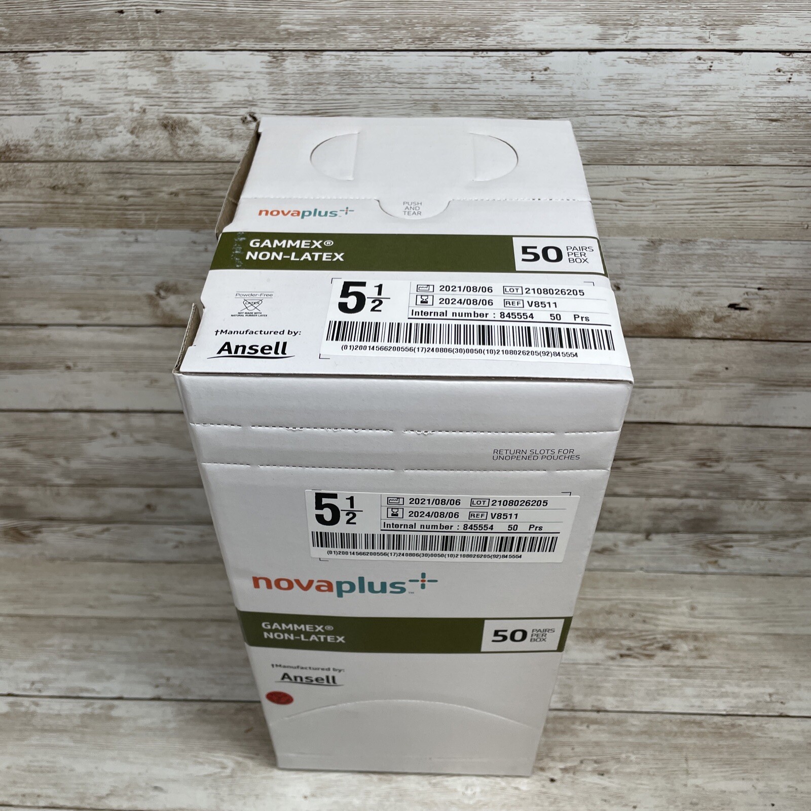 1 Case Gammex NovaPlus Non-Latex Surgical Gloves, 200 Pair, Size: 5.5 *See Date*
