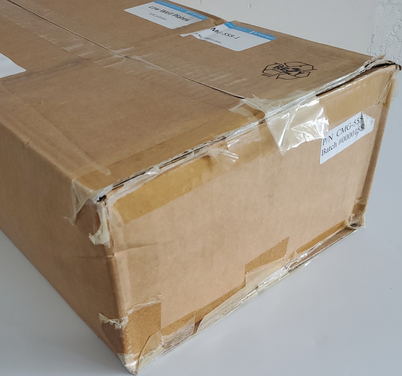 *NEW FACTORY SEALED* BOX OF 100 Perkin Elmer CMG-555-1 Low Well Plates +Warranty