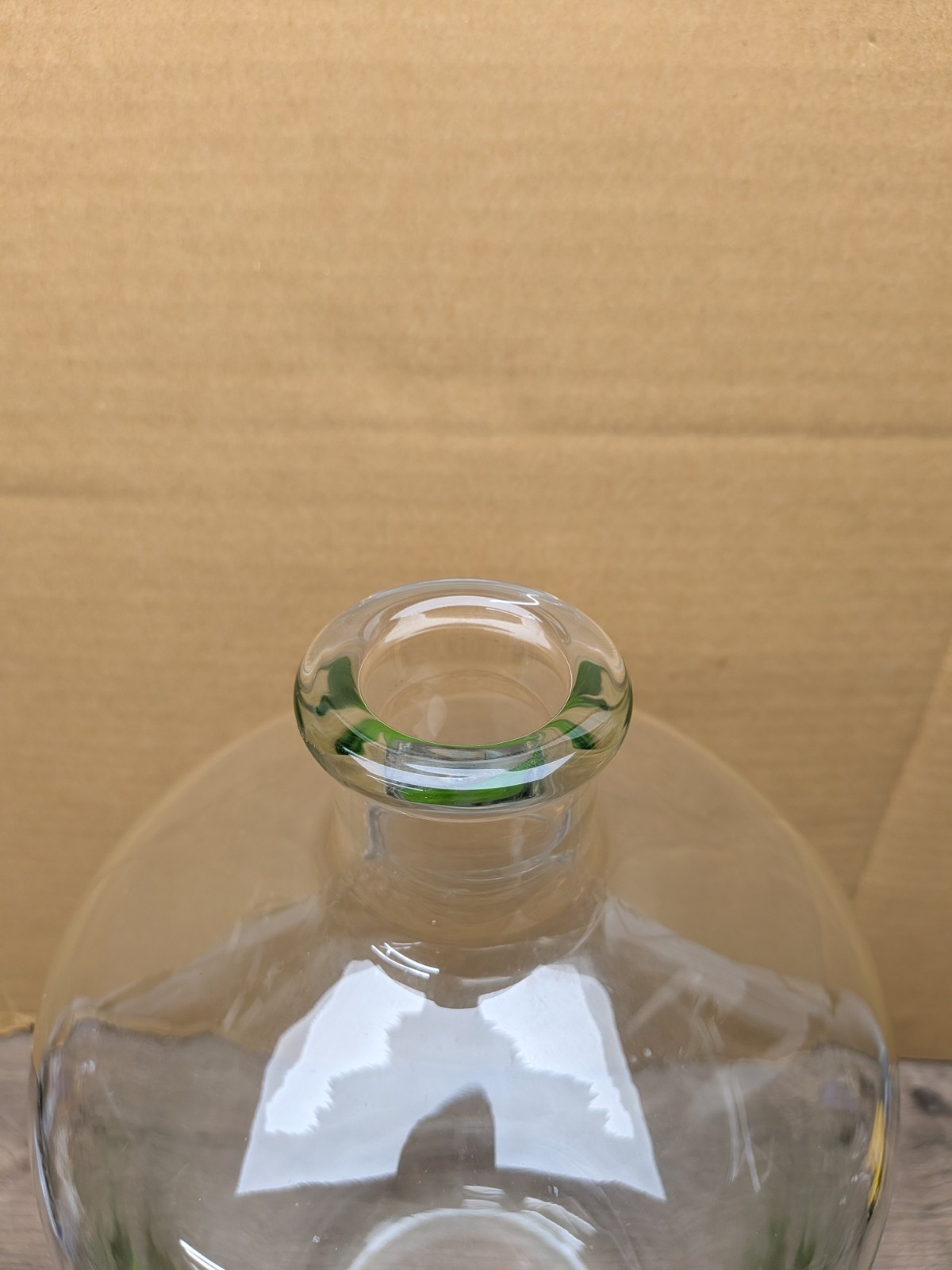 NOS PYREX 1585-9L is a heavy-wall, 9-liter borosilicate glass serum bottle