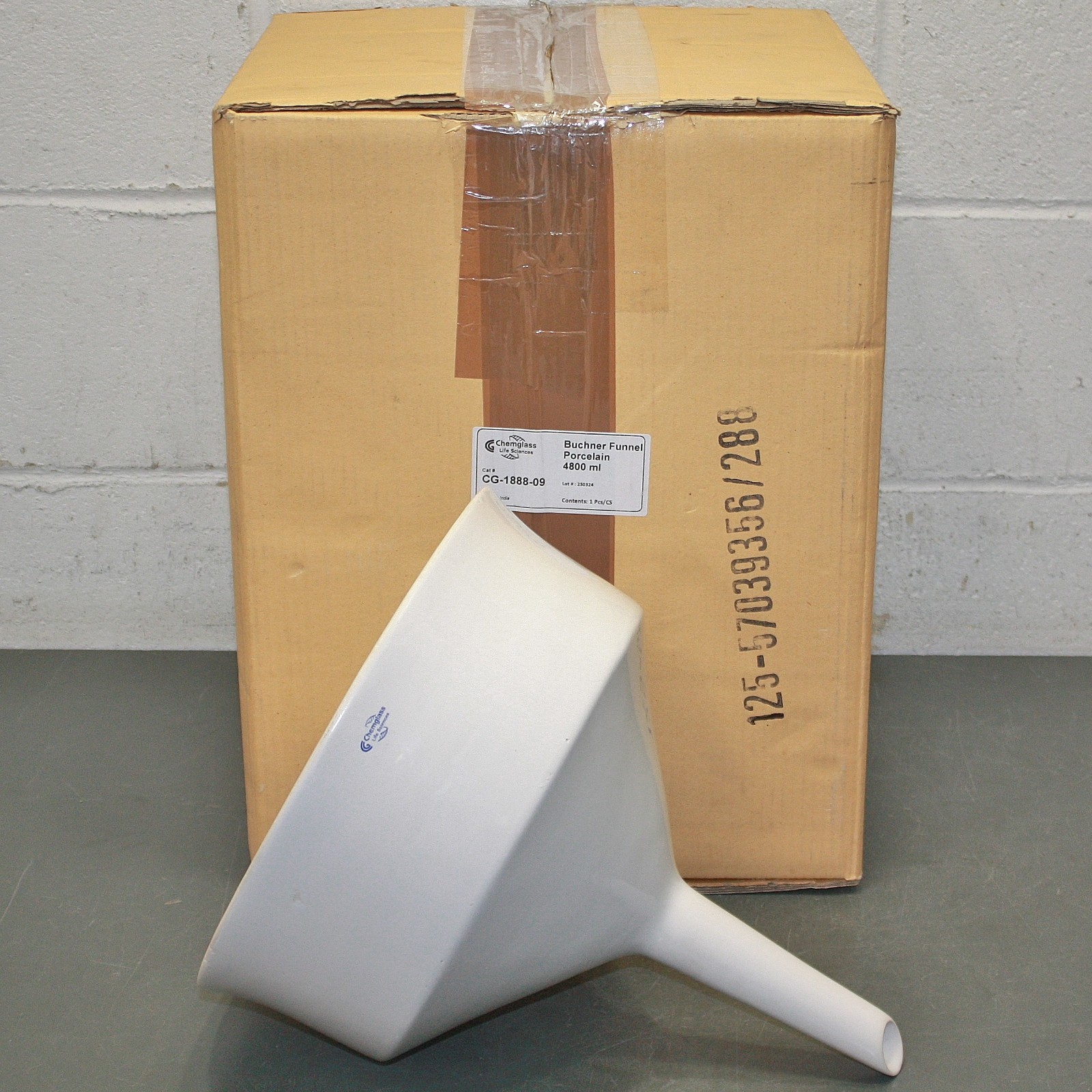 Chemglass Ceramic Buchner Funnel CG-1888-09, 4.8 L, 280 mm, 27mm x 140mm Stem
