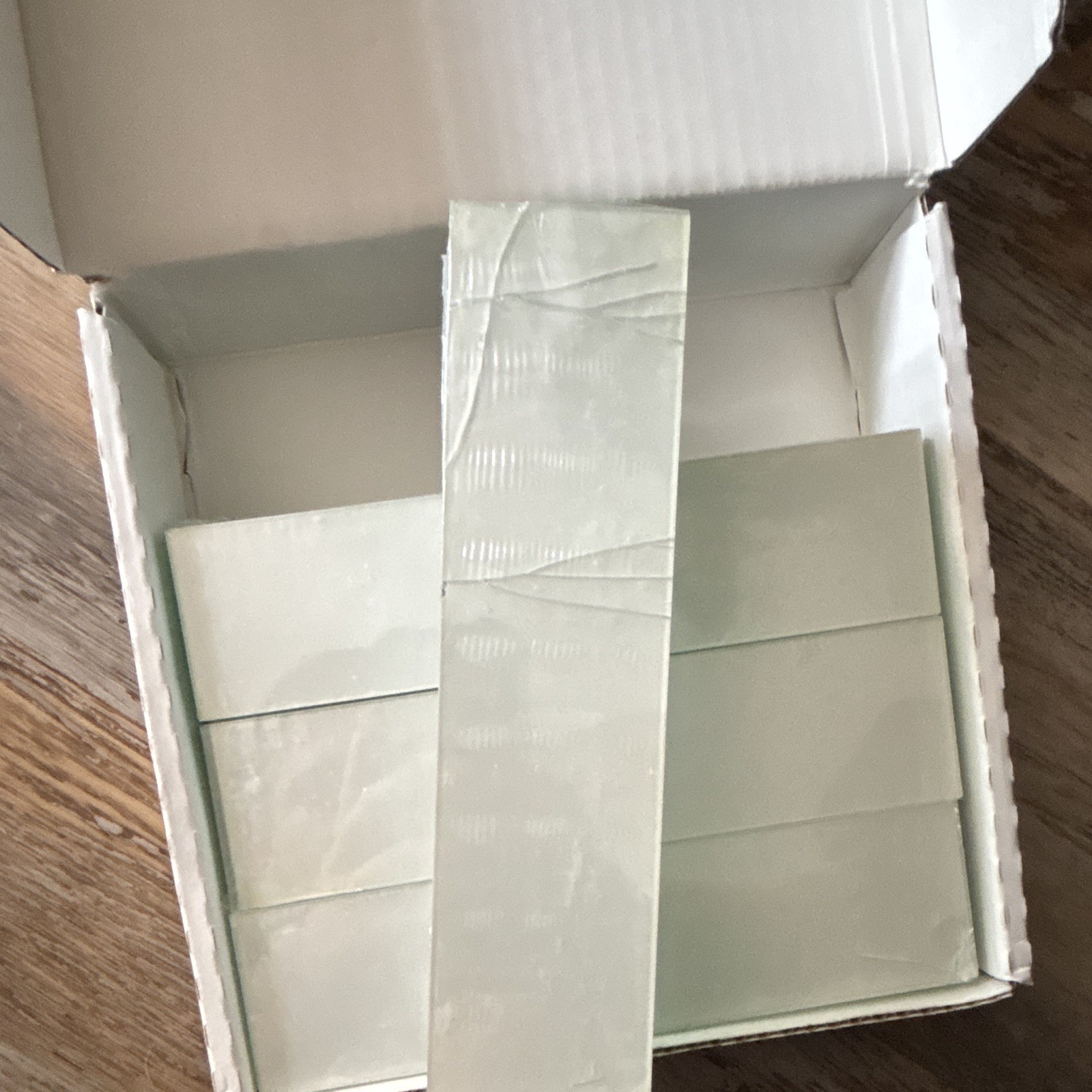 20cm by 5cm by 1.8mm glass backed TLC Plates 200 ct some cracked