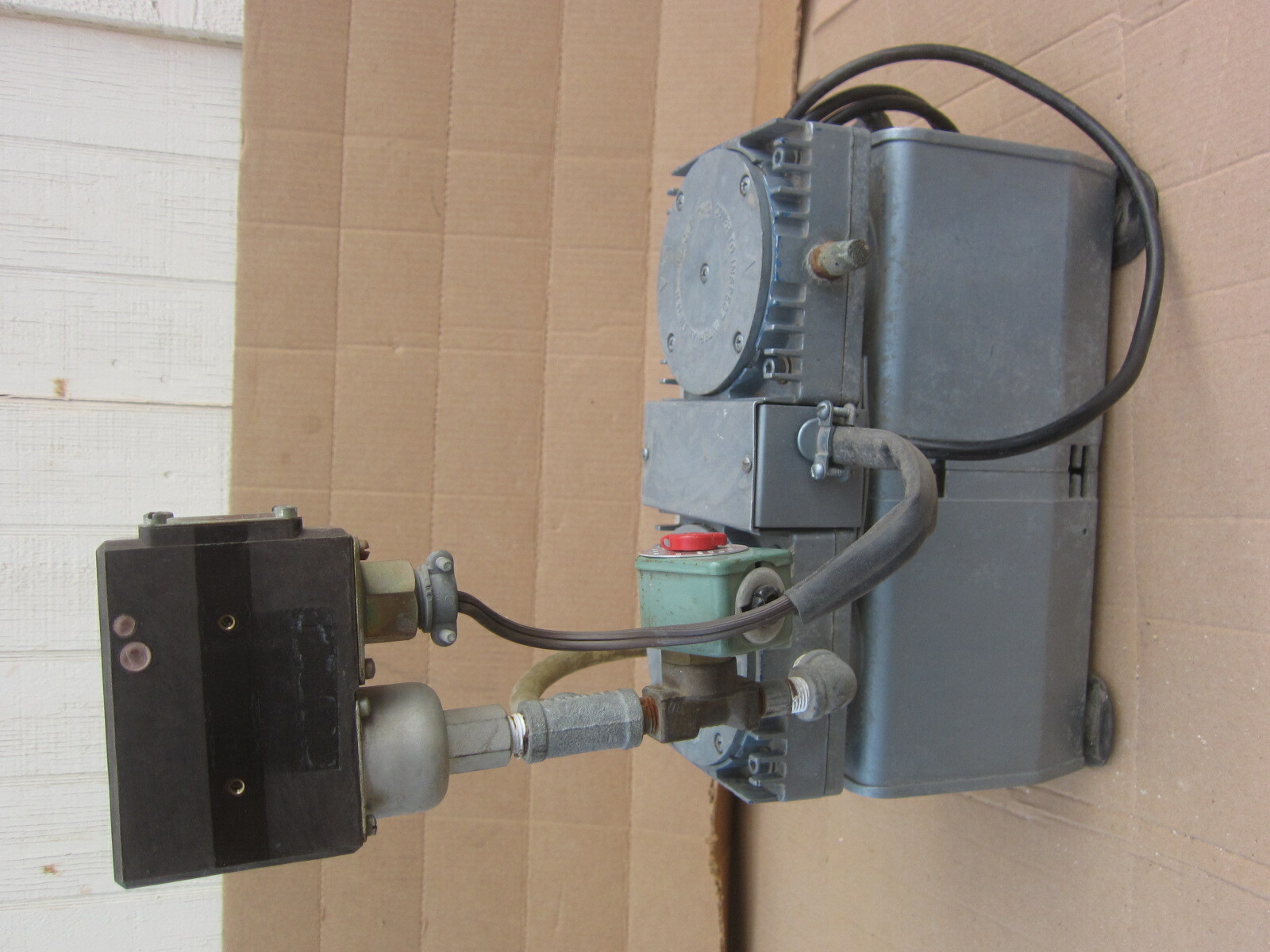 Gast Mfg DAA-124A-EB 115V Vacuum Pump w Pressure Switch, Used