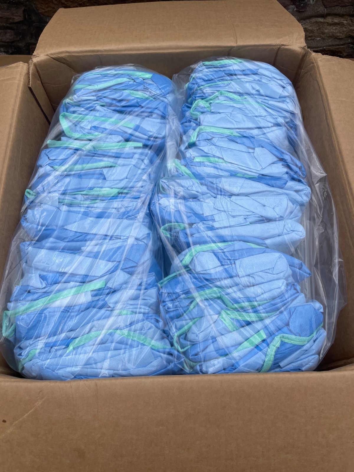 Lot of (40) New 44662NS HALYARD SURGICAL GOWNS Large Aero Chrome Breathable