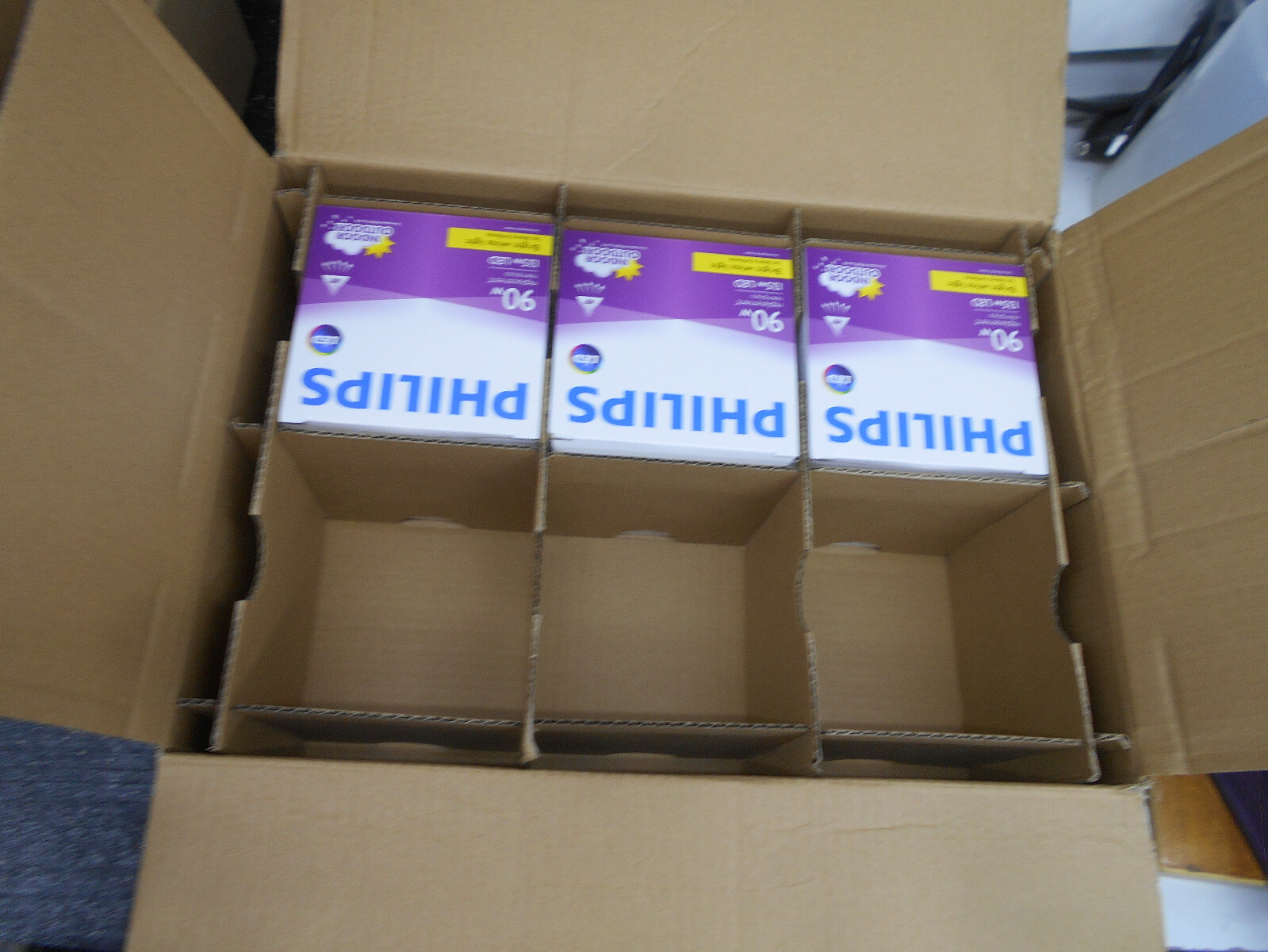 BOX OF 3 PHILIPS 467795 13.5W 950 LUMENS LED INDOOR/OUTDOOR LAMP BULBS