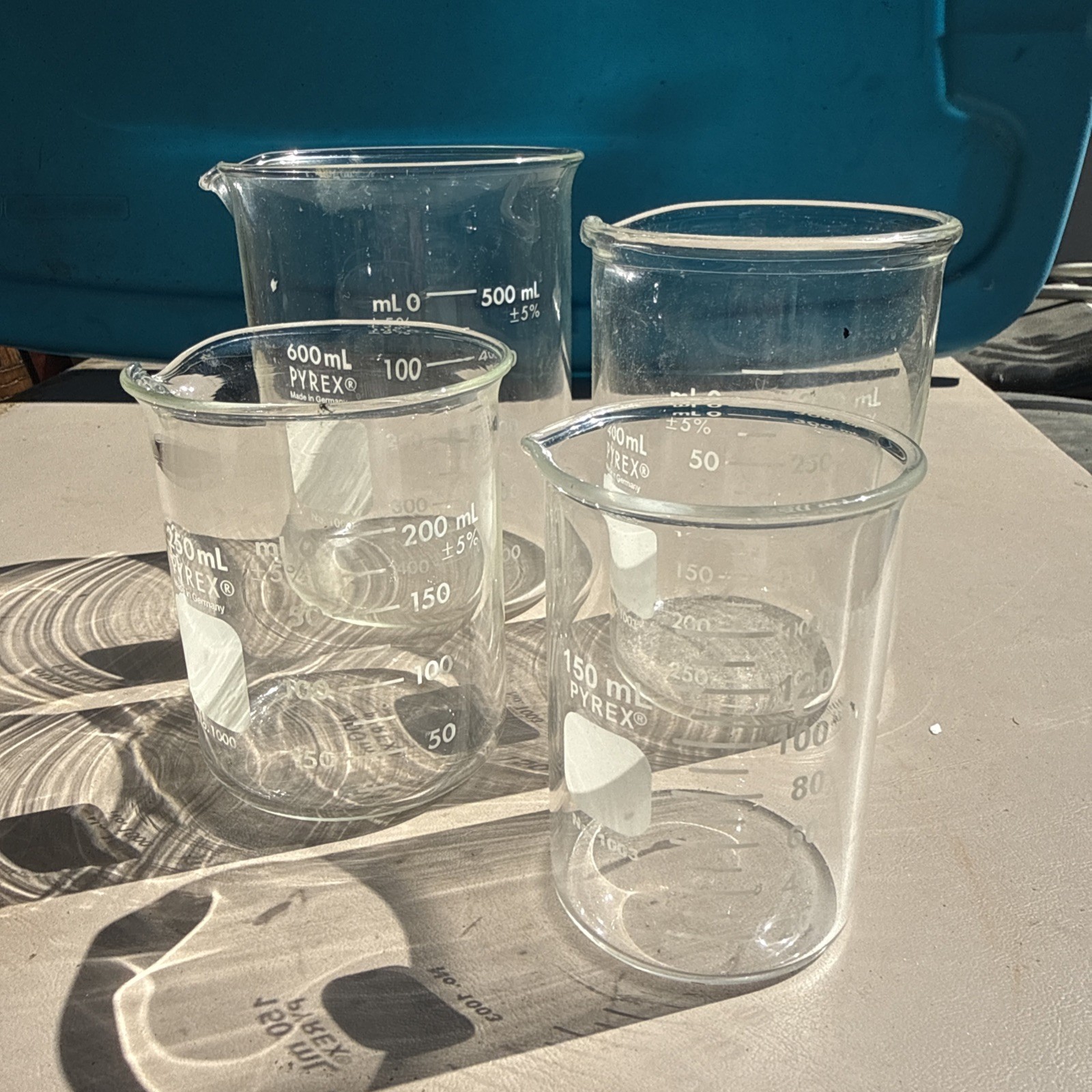 VTG Pyrex No 1000 & 1003 Glass Laboratory Beakers 600 400 250 & 150 mL