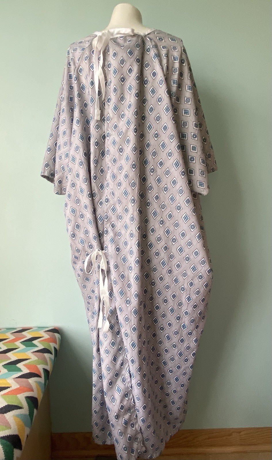 Hospital Gown Patient Exam One Size Fits Most Tie Back Front Costume Halloween