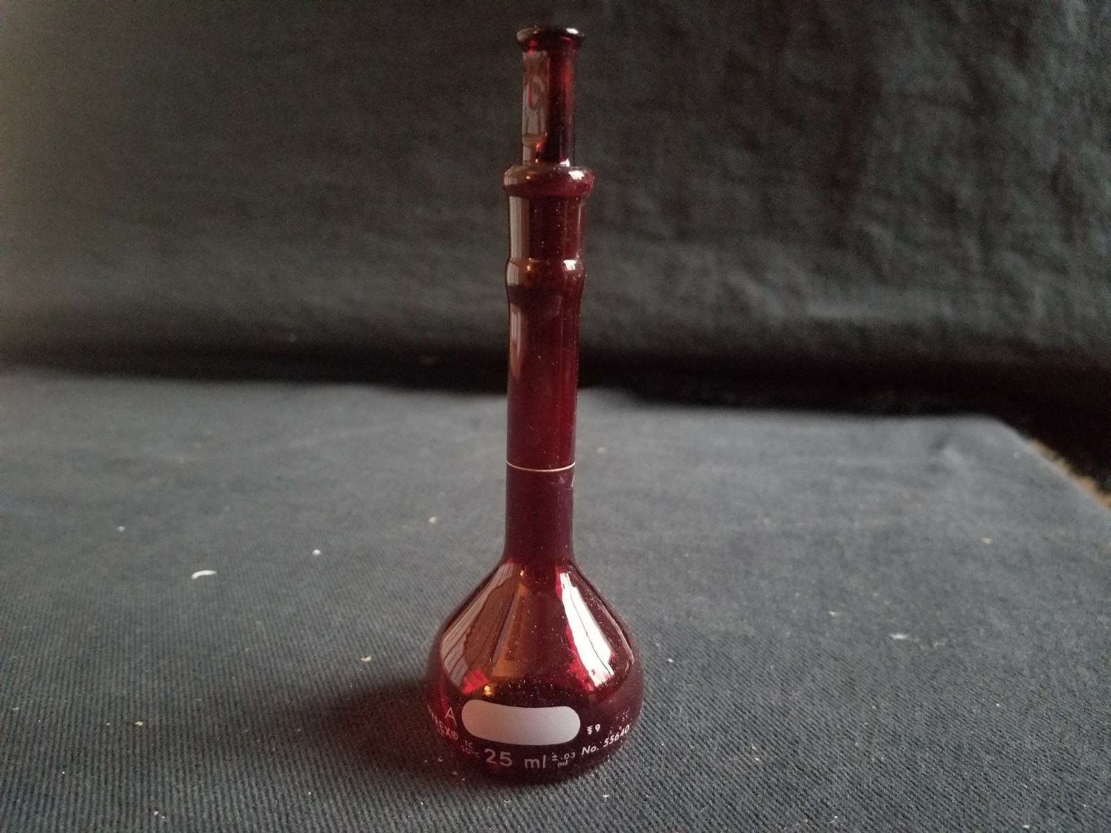 NEW PYREX Red Low Actinic Glass Class A 25mL ±0.02 Volumetric Flask, 55640-25
