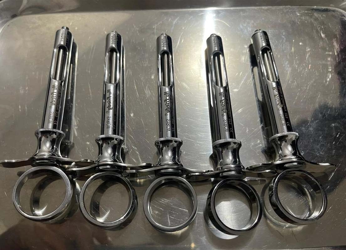 Lot of 12 Hu-Friedy CW Style Dental Anesthetic Aspirating 1.8ml Syringe SYRCW