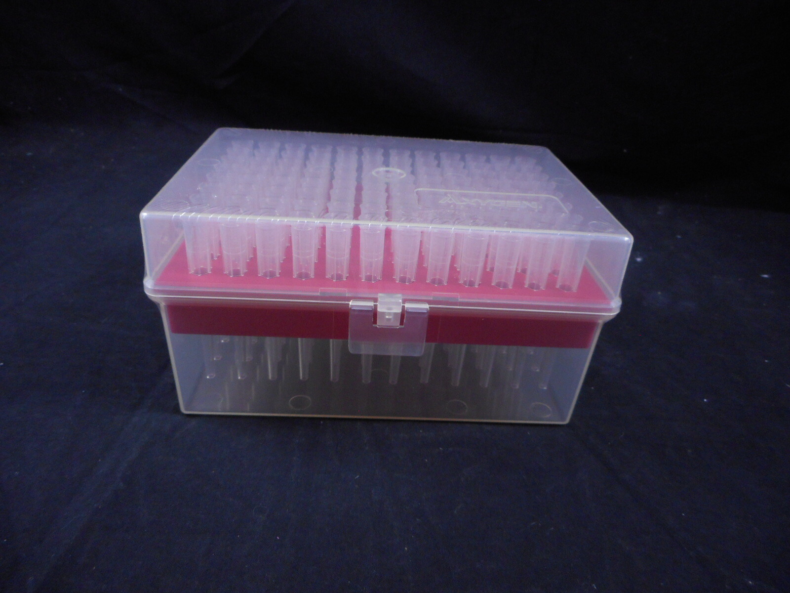 AXYGEN 1-200µL Universal Wide Bore Pipette Tips Clear Sterile Racked 960/Pack