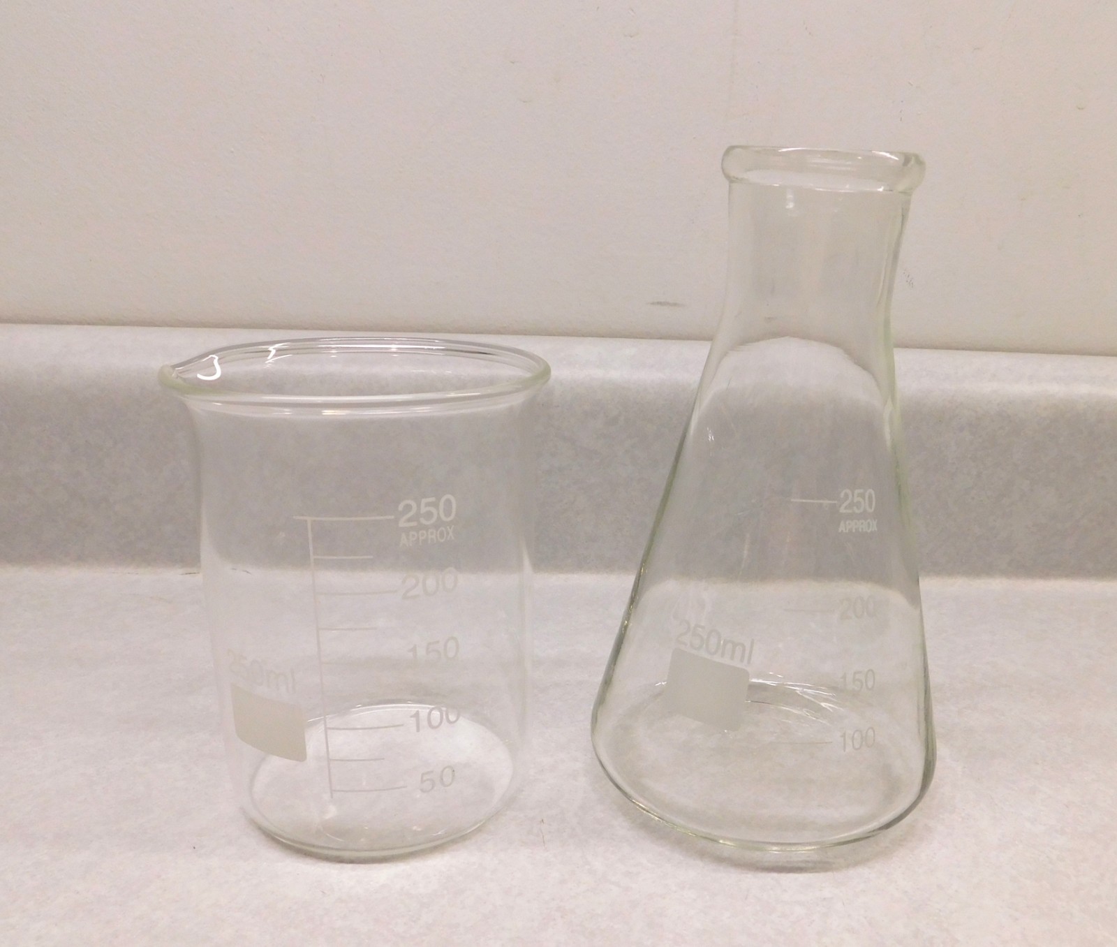 (2) Glass Science Beakers, Unbranded 250 ml