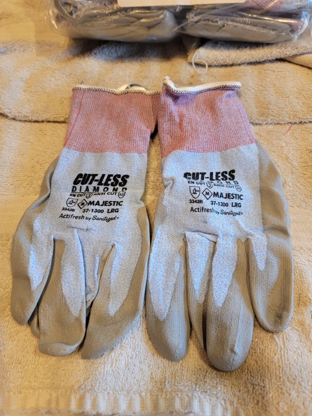 Cut-Less Majestic 37-1300/L Diamond Seamless Knit Glove, Vend, 12pk.