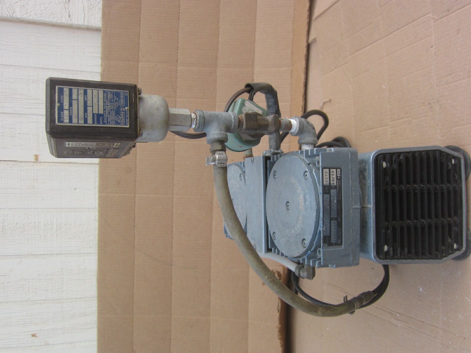 Gast Mfg DAA-124A-EB 115V Vacuum Pump w Pressure Switch, Used