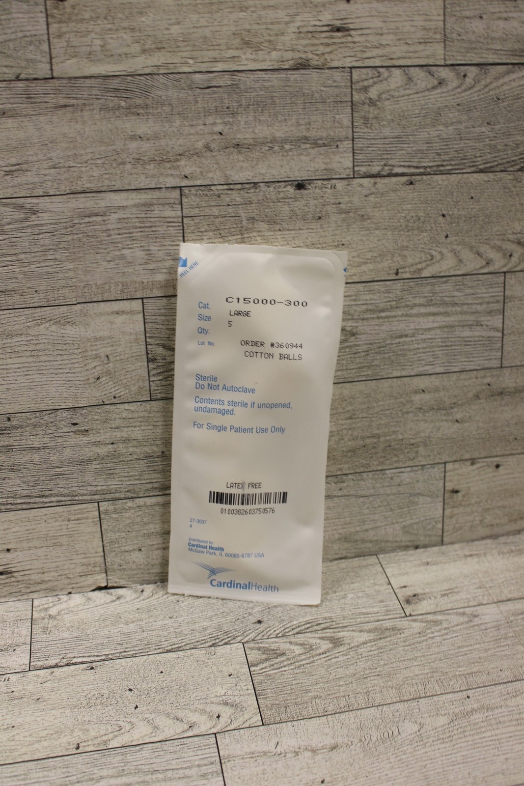 Case of Cardinal Health Standard Sterile Cotton Balls – Qty: 100/5 packs – New