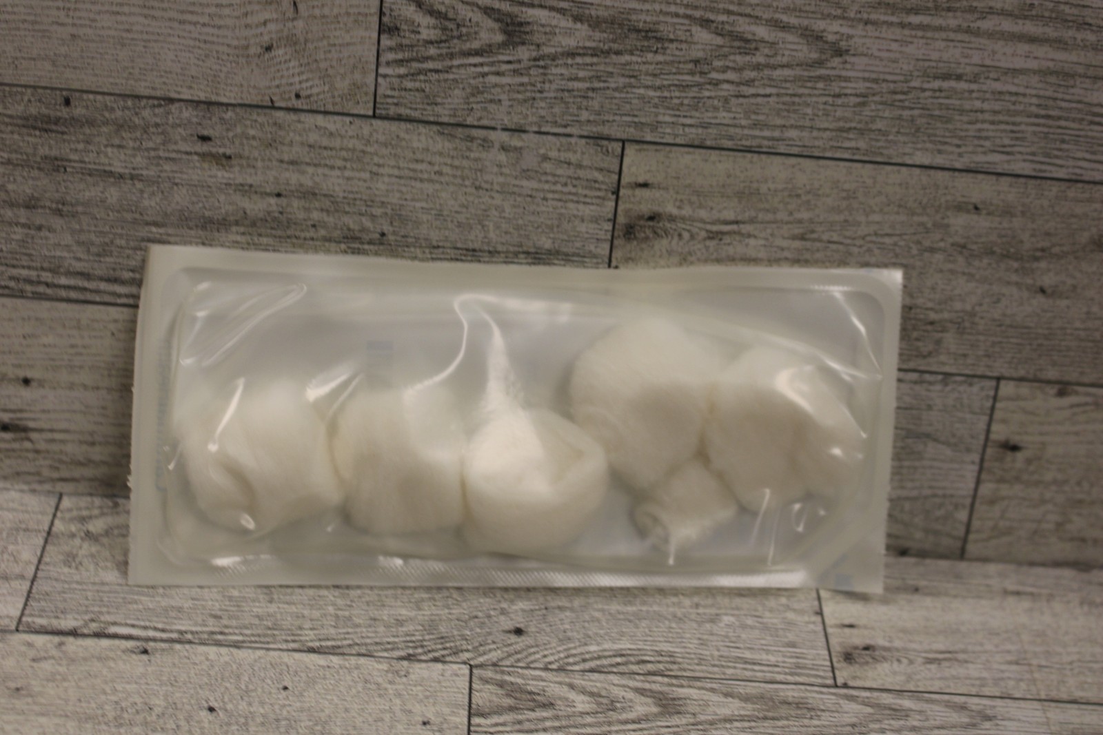 Case of Cardinal Health Standard Sterile Cotton Balls – Qty: 100/5 packs – New