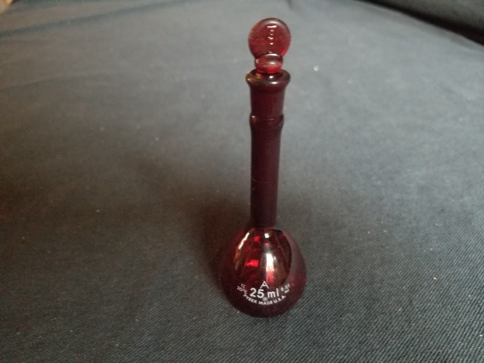 PYREX Red Low Actinic Glass Class A 25mL ±0.02 Volumetric Flask, 55640-25