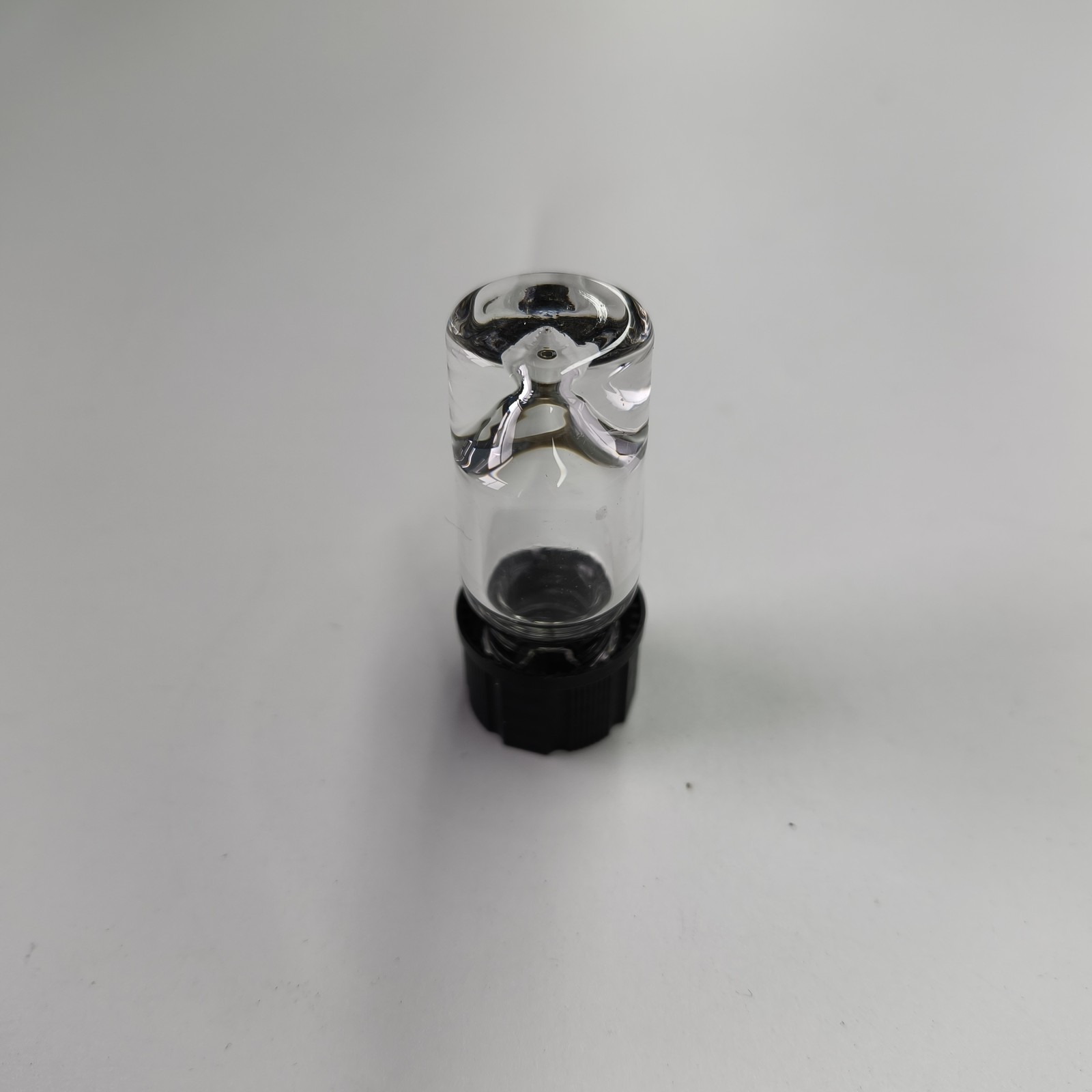 3mL Clear Borosilicate Glass Vial V-Shape with Solid Cap, Pack of 100 Vials Lab