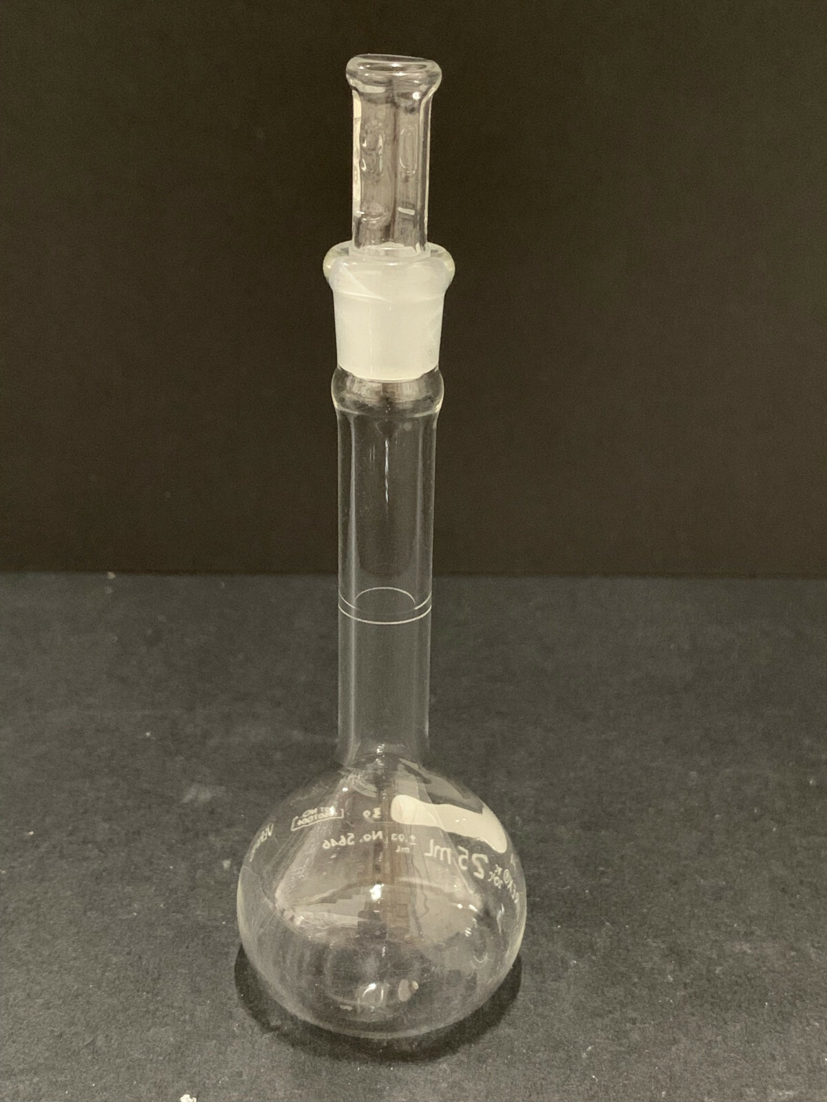 Pyrex 5646-25 25 mL Verified Class A Volumetric Flask with Stopper