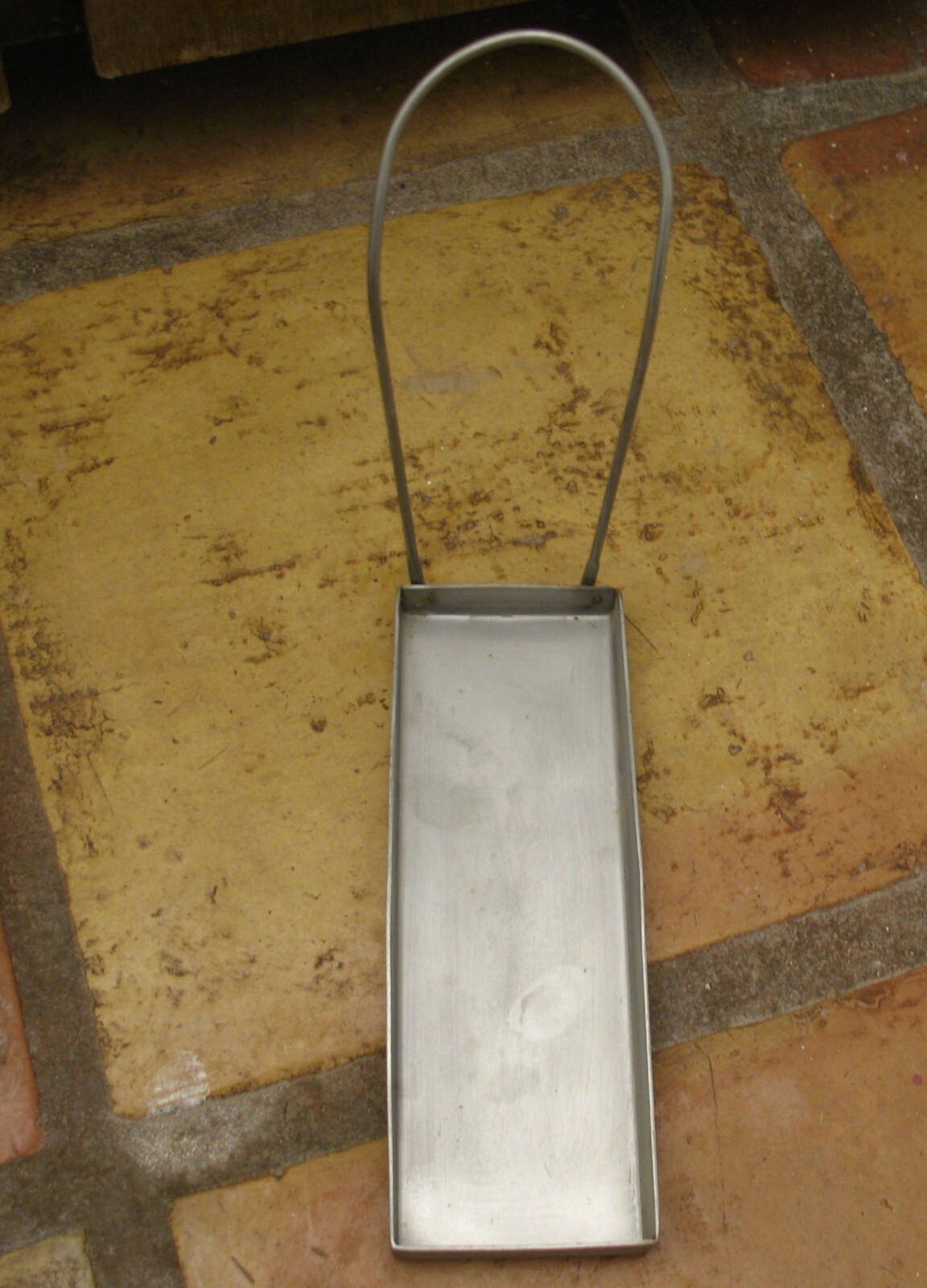 F24 – LOT OF 15 STAINLESS NARROW HANGING TRAYS MEDICAL TOOL HOLDERS (?)