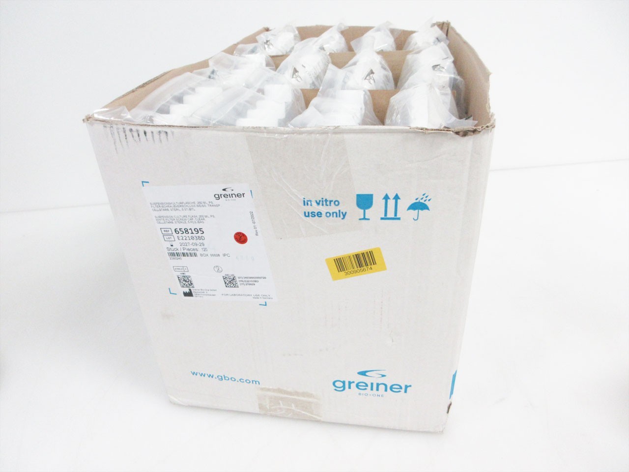 BOX 120 (OF 120) GREINER 658195 250 ML CELLSTAR CELL CULTURE FLASKS EXP 09-2027
