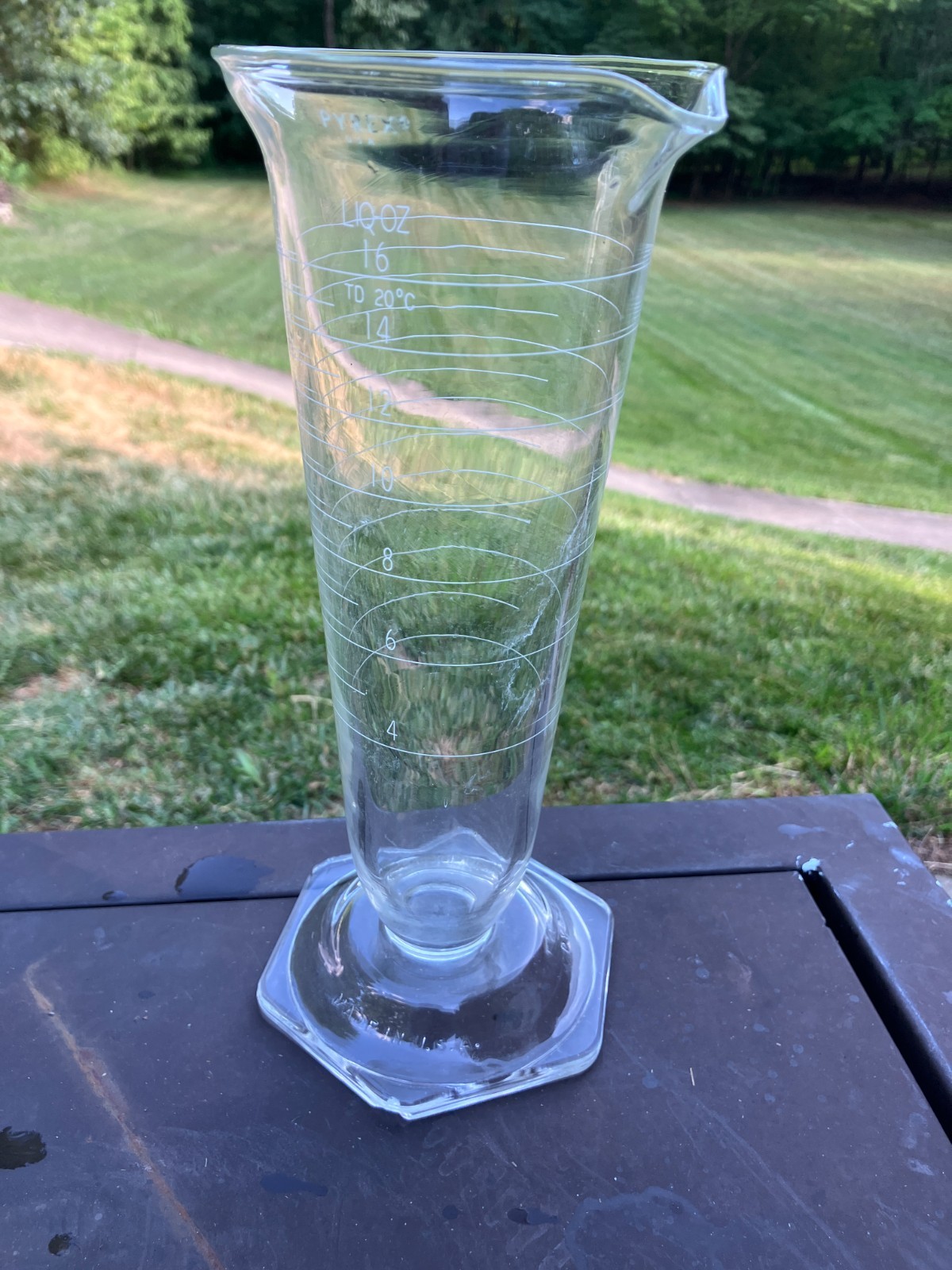 Vintage Pyrex graduated flask / beaker