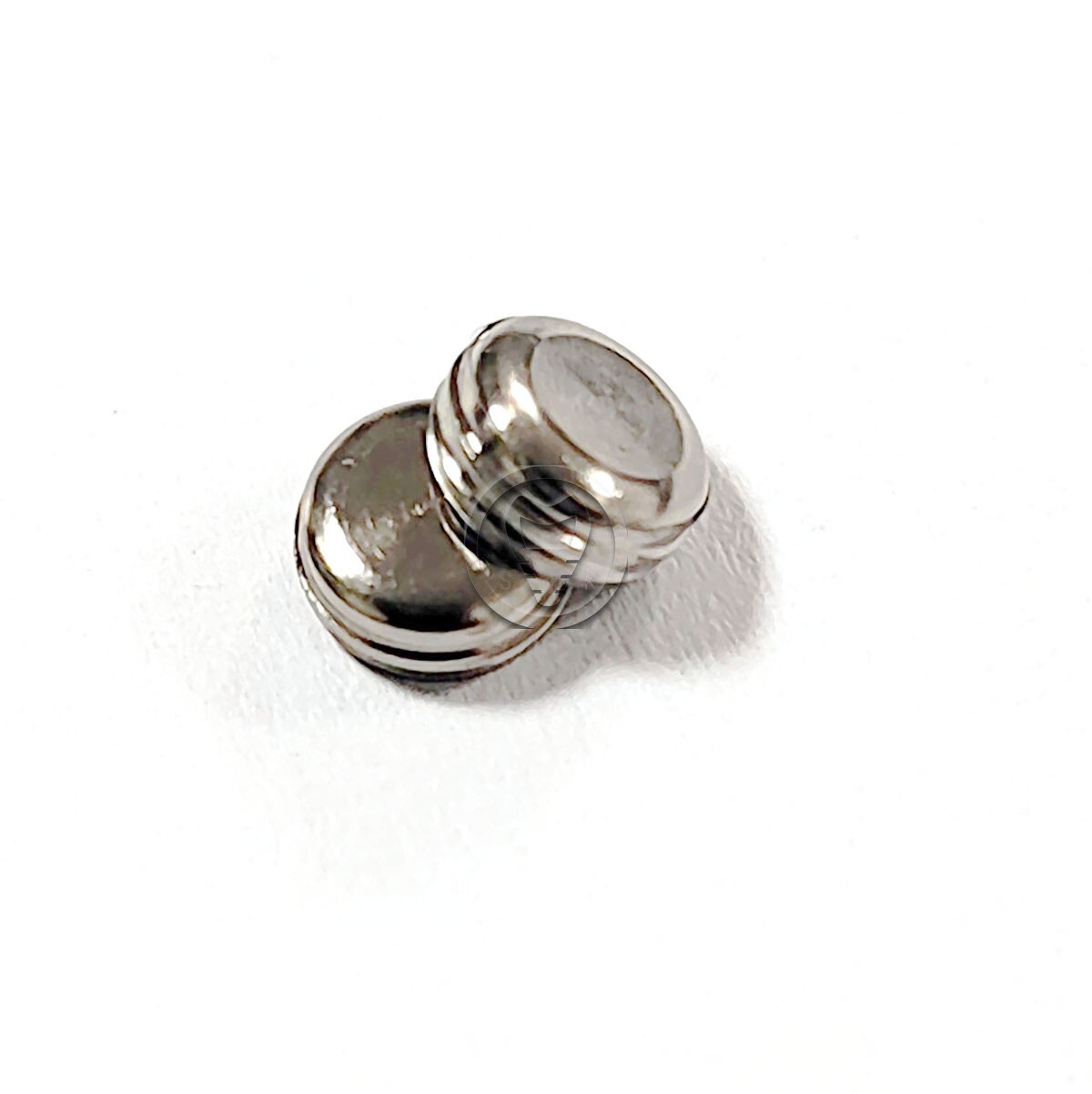 Locator metal housing with black insert for locator abutment