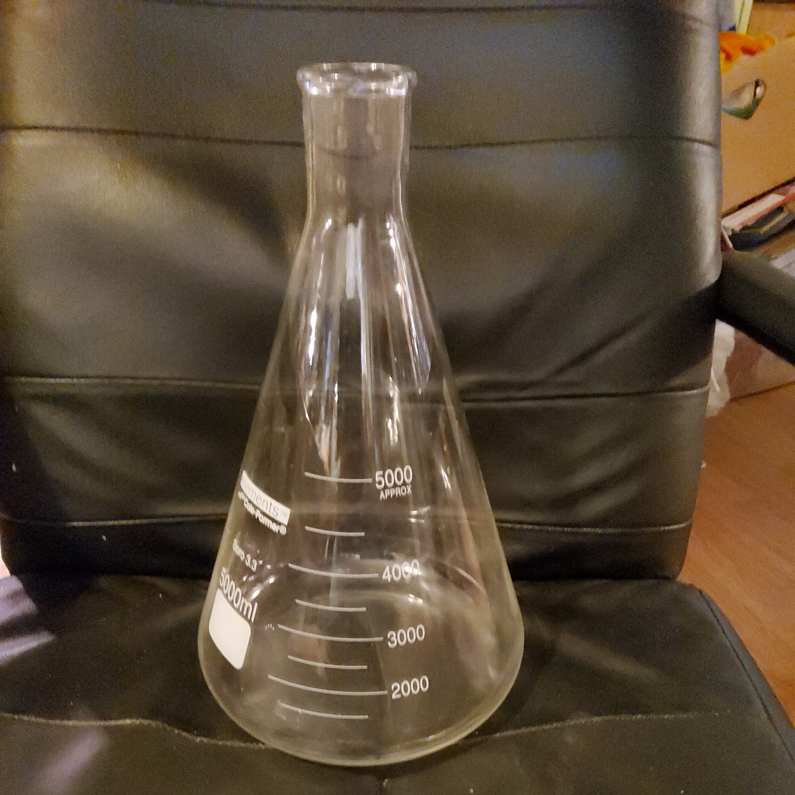 Elements Cole- Parmer 5,000 ml beaker flask BORO 3.3