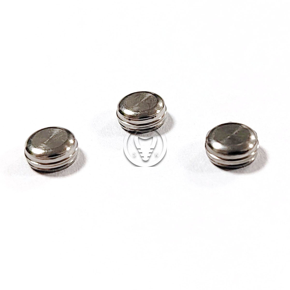 Locator metal housing with black insert for locator abutment