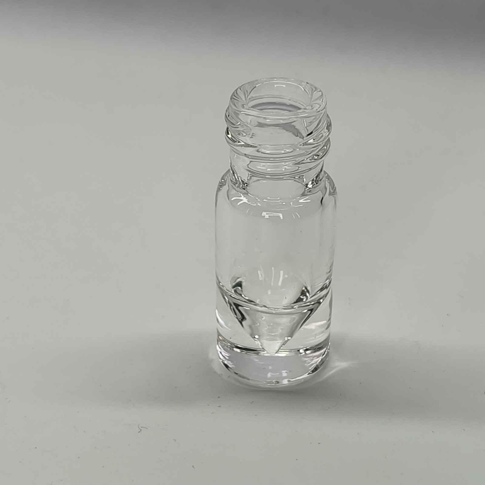 3mL Clear Borosilicate Glass Vial V-Shape with Solid Cap, Pack of 100 Vials Lab