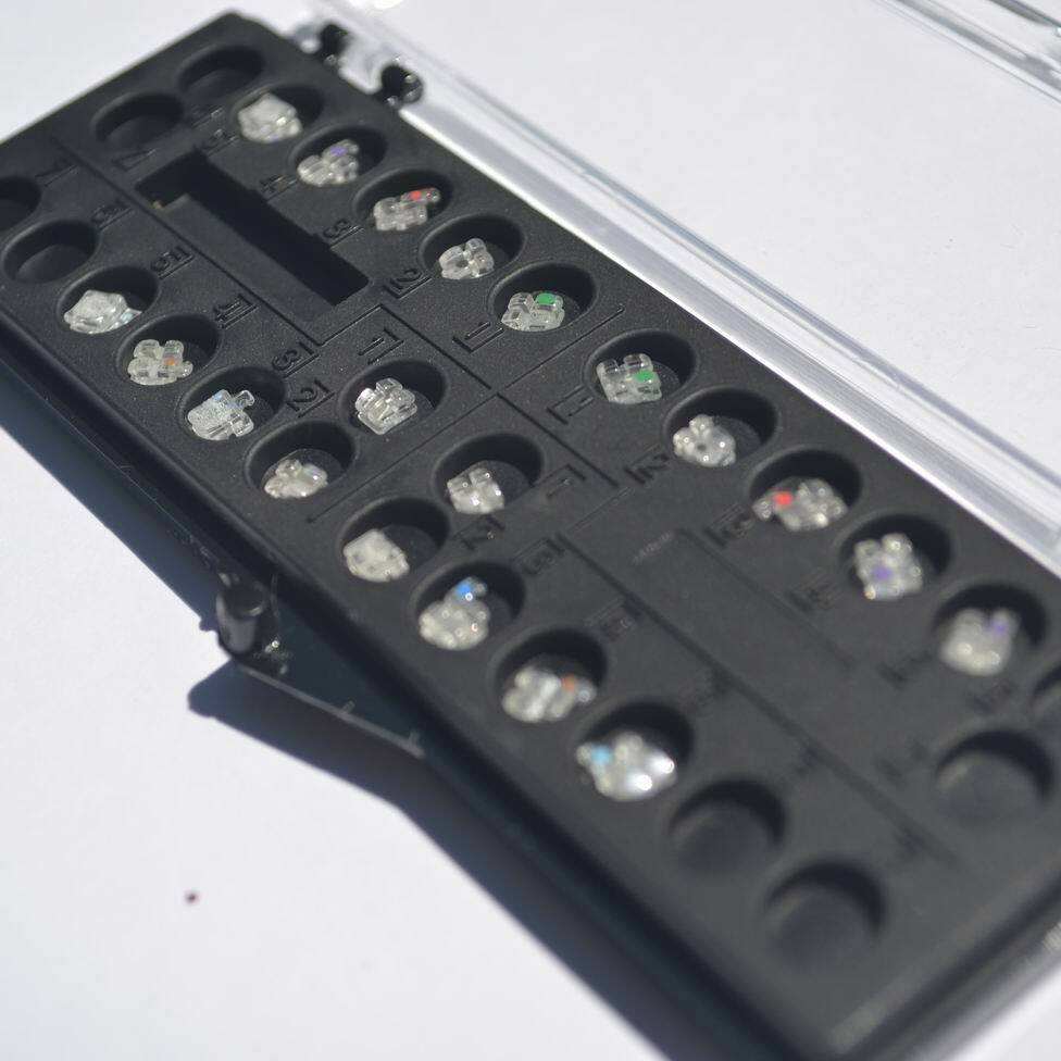 J&J Ortho™ CLARO™ Sapphire Orthodontic Bracket Roth/MBT 018/022 Hubit