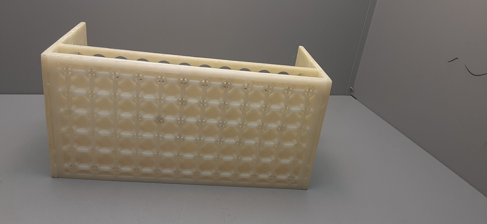 Polypropylene 72 /1/2″ round hole/2tier/12×6 row/off white/used/test tube holder
