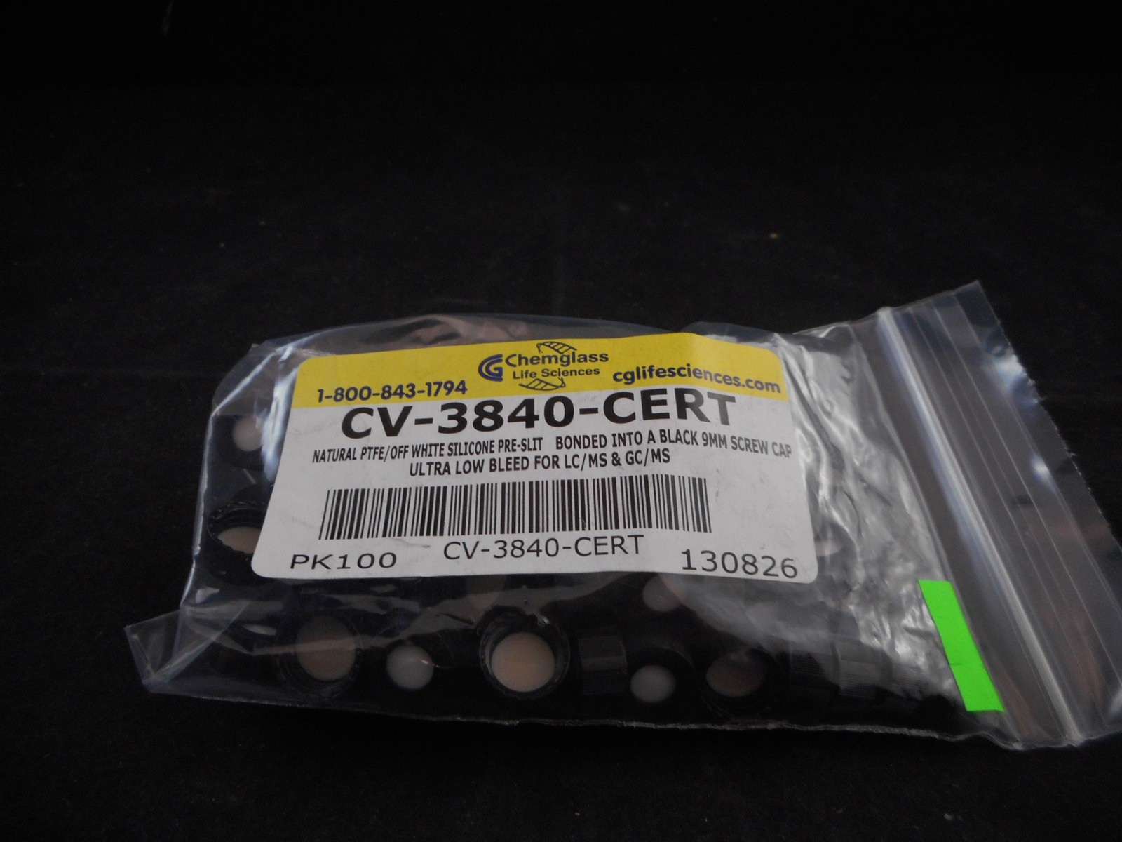 CHEMGLASS Plastic 9mm Bonded Closures PTFE/Off-White Silicone Pre-Slit Septa