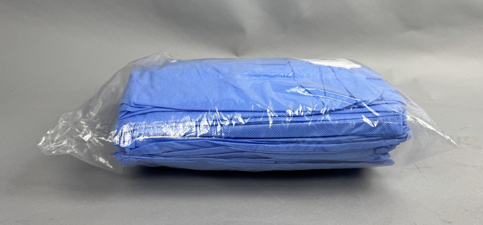 LOT OF 40 ULINE S-42018BLU-X DISPOSABLE LAB COATS: blue, unisex, XL|010-9278029