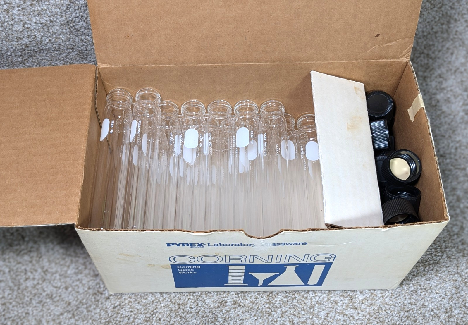 PYREX/ KIMAX 9825 25x150mm CULTURE TUBE 40 Pieces, With Lids, see description