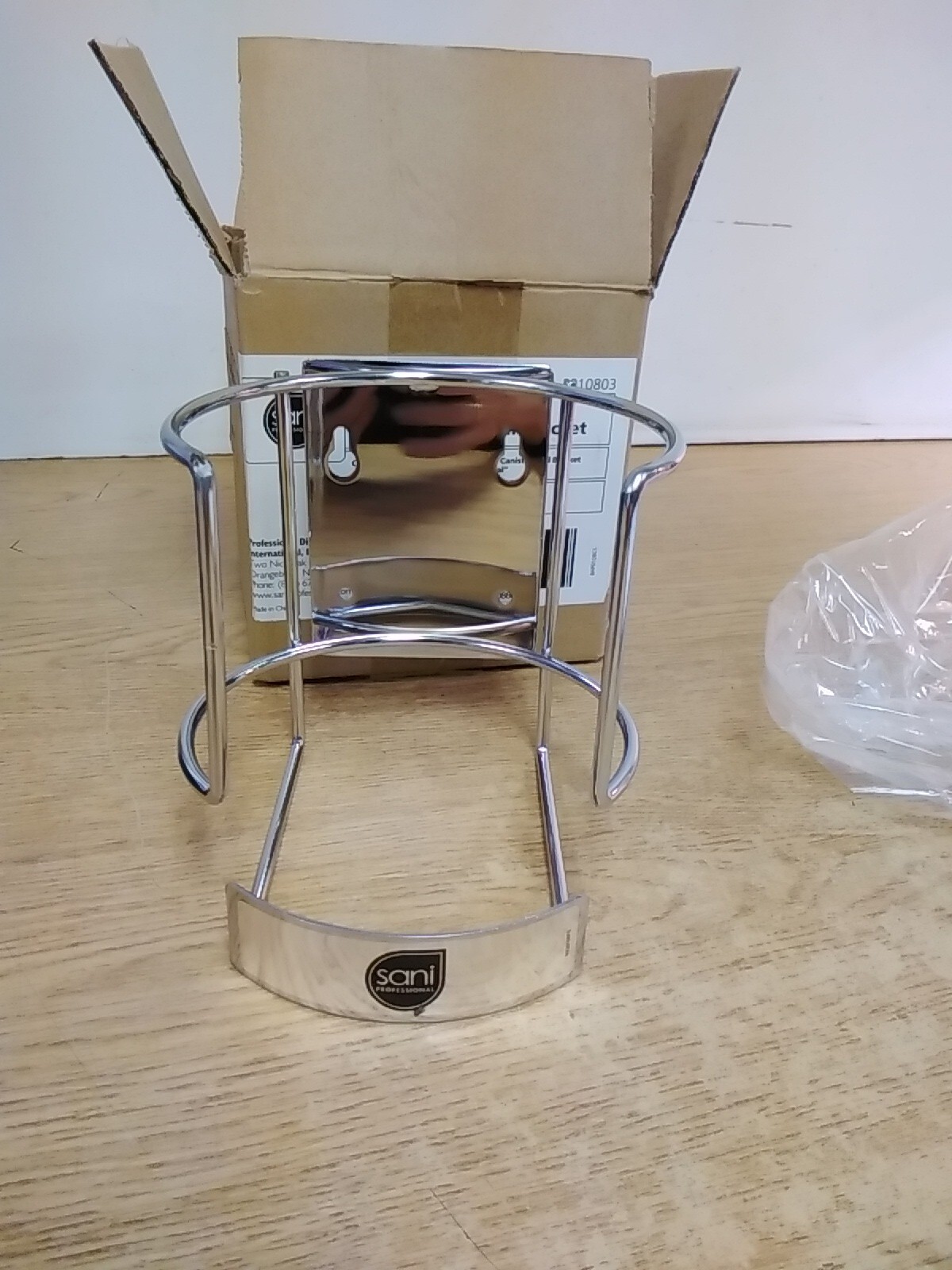 Sani L/XL Professional Canister Wall Bracket P010803