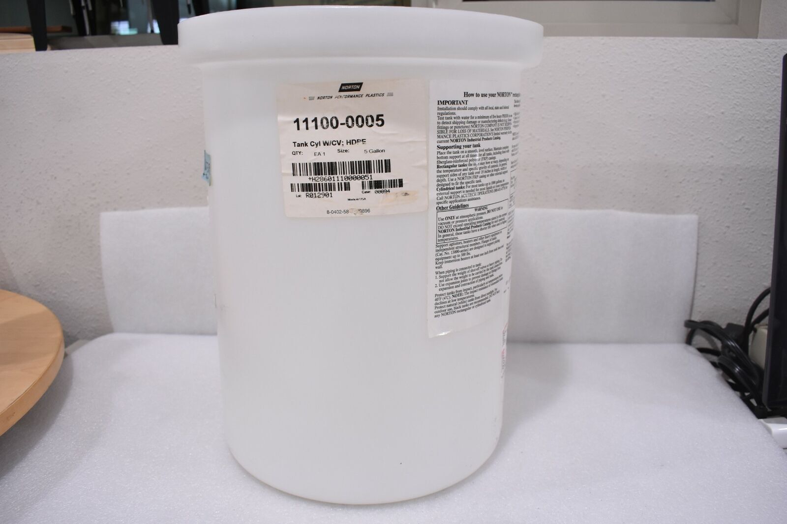 NORTON PERFORMANCE PLASTIC 11100-0005 5 GALLON 18 LITER CYLINDRICAL TANK NO LID