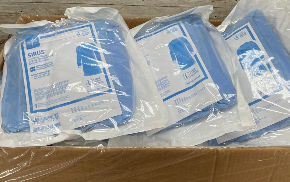 Medline SIRUS Surgical Gown Level 4 Size LARGE Poly-Reinforced DYNJP2601 CASE-32