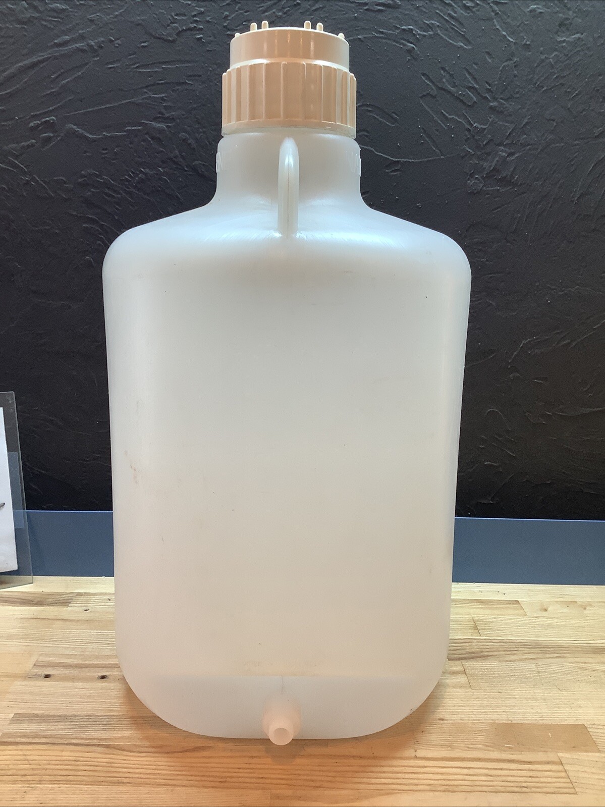 Nalgene 5 Gallon / 20 Liter Graduated Polypropylene Carboy With Out Spout