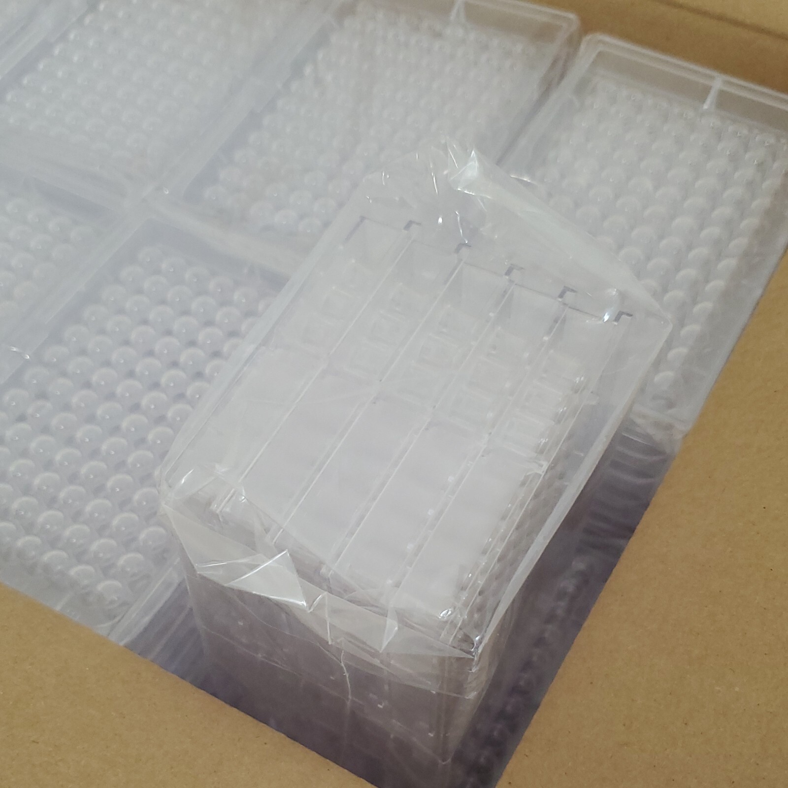 *NEW IN FACTORY BOX* BOX OF 100 Perkin Elmer CMG-555-1 Low Well Plates +Warranty